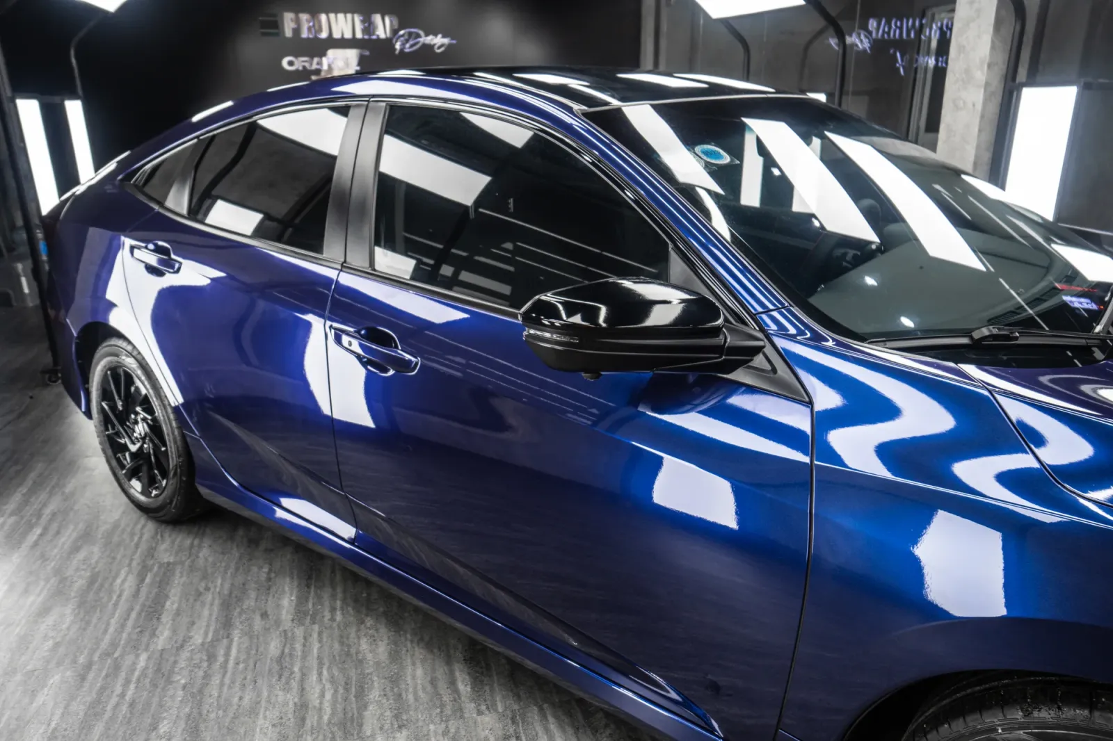 Dán đổi màu xe Honda Civic Gloss Deep Blue Metallic góc 3/4