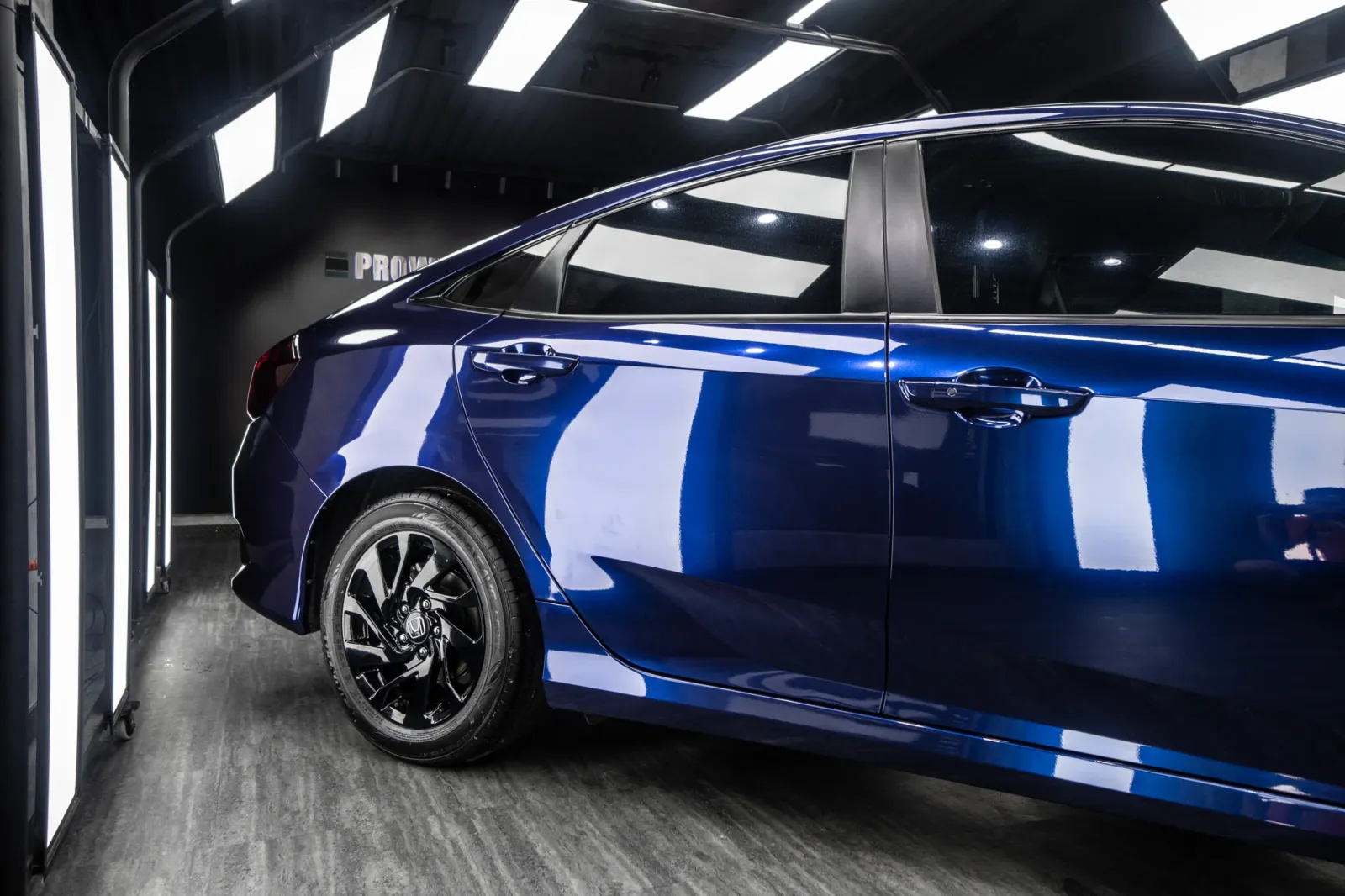 Dán đổi màu xe Honda Civic Gloss Deep Blue Metallic góc hông thân xe