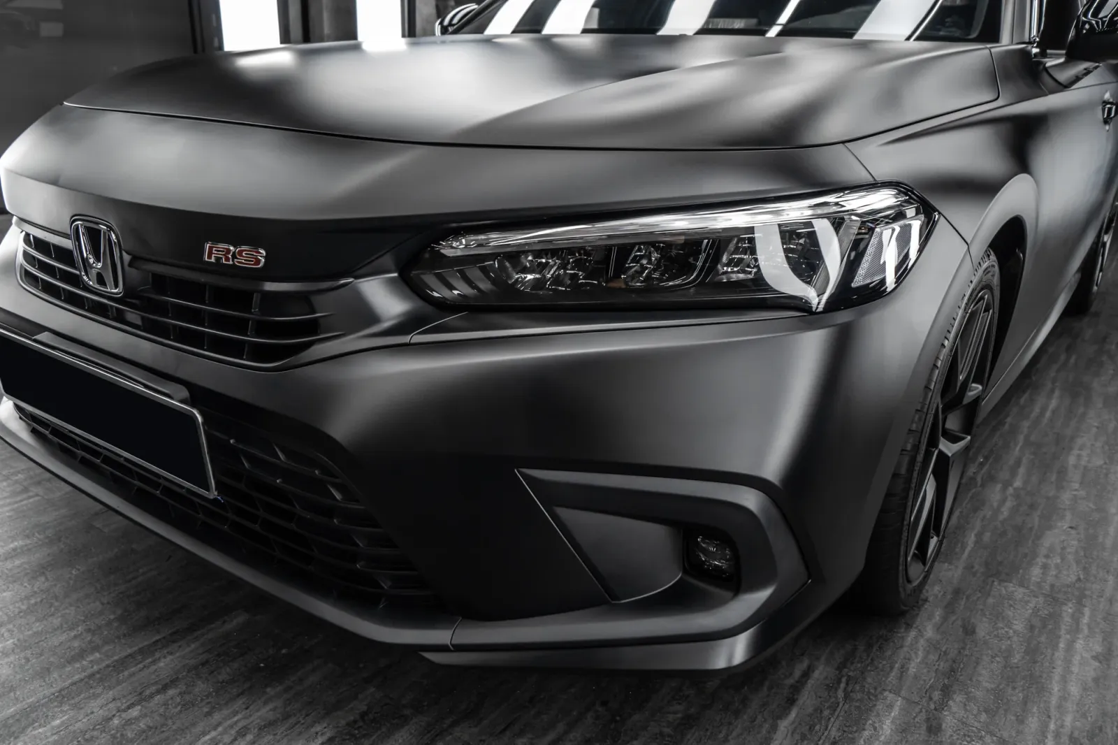 Honda Civic Matte Black cận cảnh capo sau khi dán đổi màu