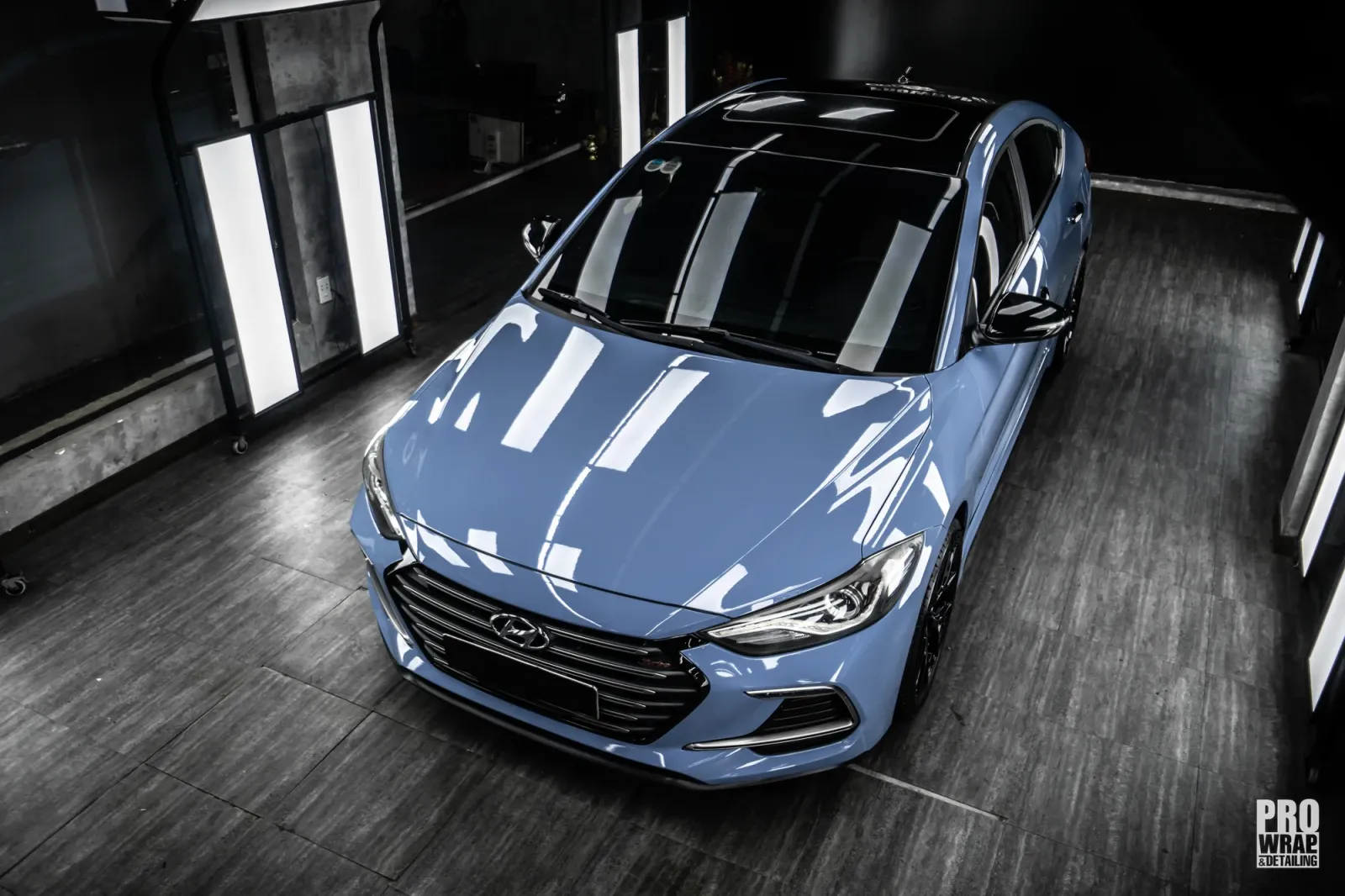 Dán đổi màu xe Hyundai Elantra Gloss China Blue góc tổng thể