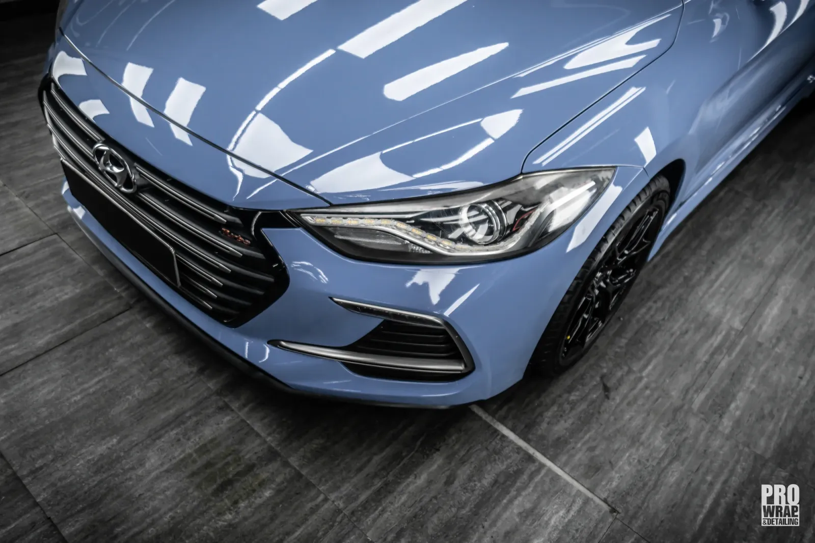 Dán đổi màu xe Hyundai Elantra Gloss China Blue phần đầu và capo
