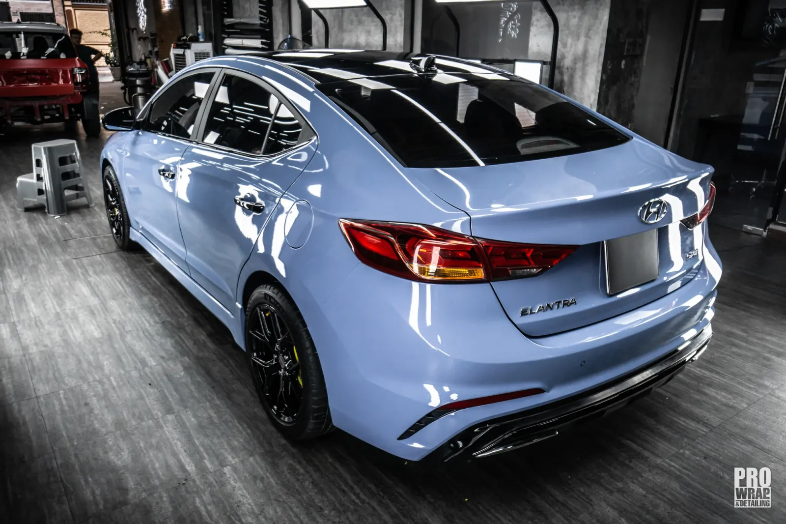 Dán đổi màu xe Hyundai Elantra Gloss China Blue hoàn thiện tổng thể phía sau