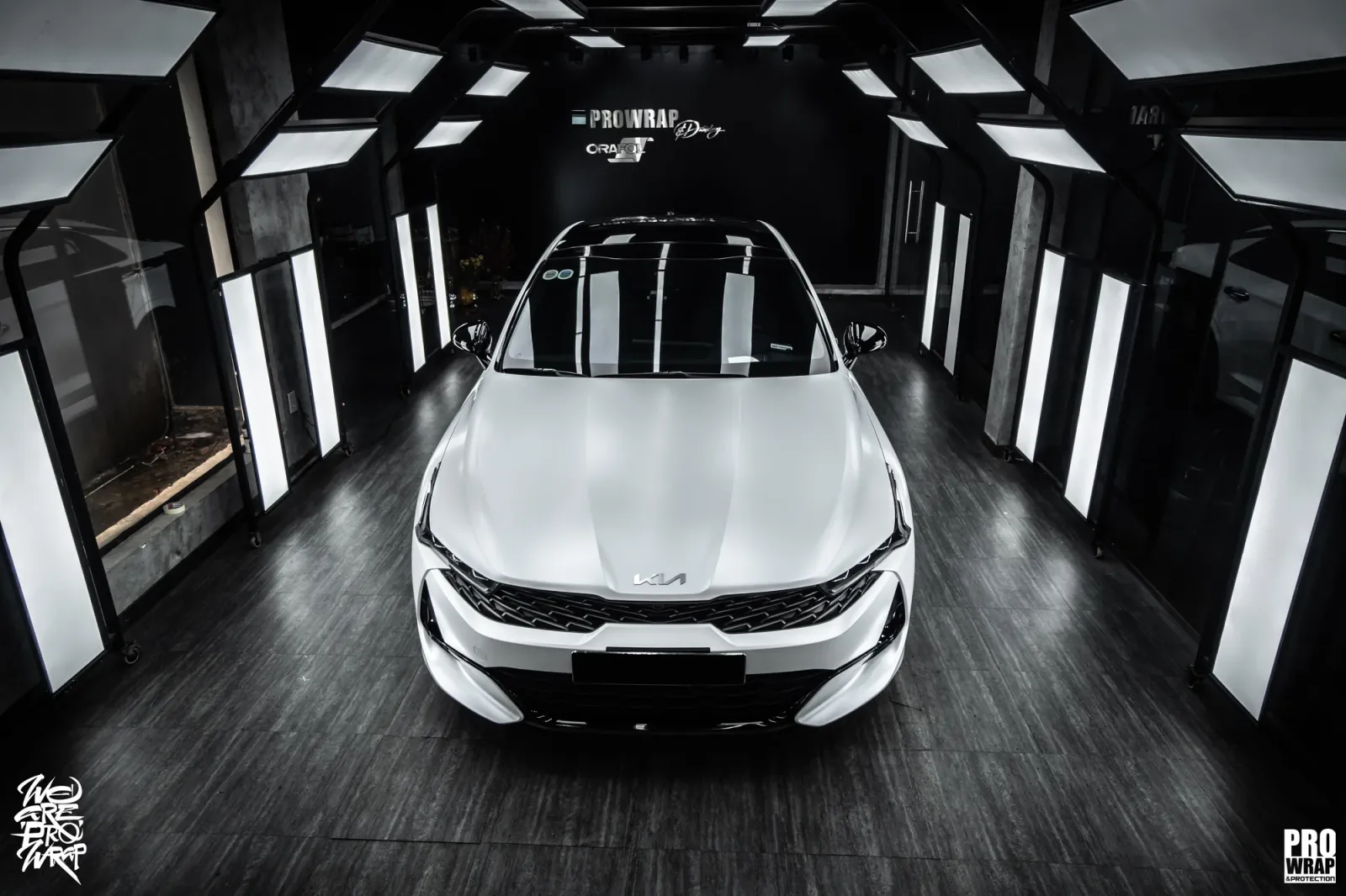 Dán đổi màu xe Kia K5 Satin Pearl White góc chính diện