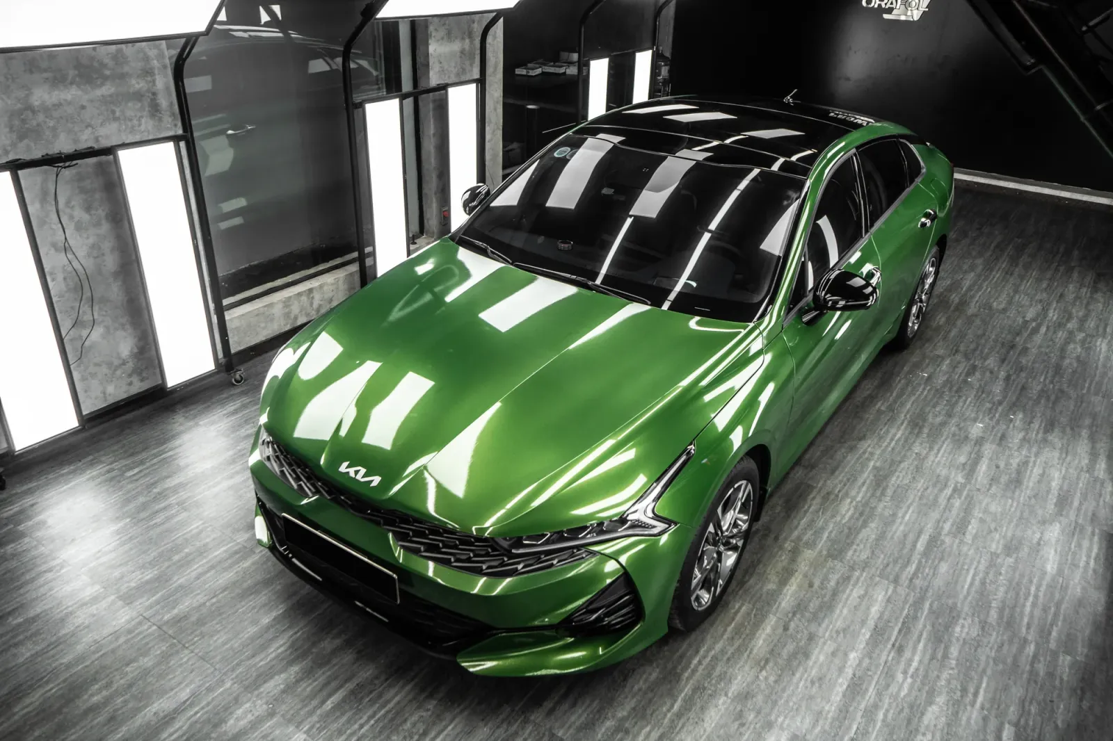 Dán đổi màu xe Kia K5 Gloss Mamba Green toàn bộ thân xe