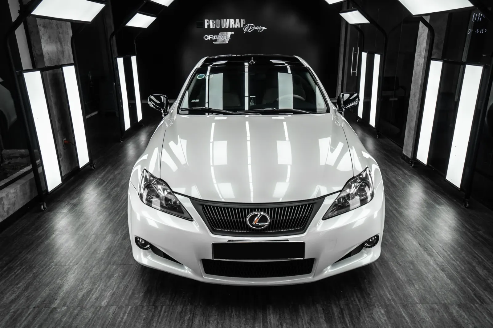 Dán đổi màu xe Lexus IS250C Gloss Pearl White chi tiết đầu xe và đèn pha