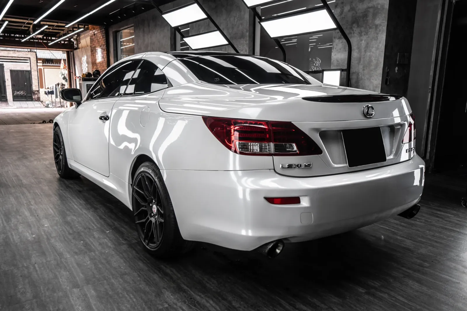 Dán đổi màu xe Lexus IS250C Gloss Pearl White góc bên hông