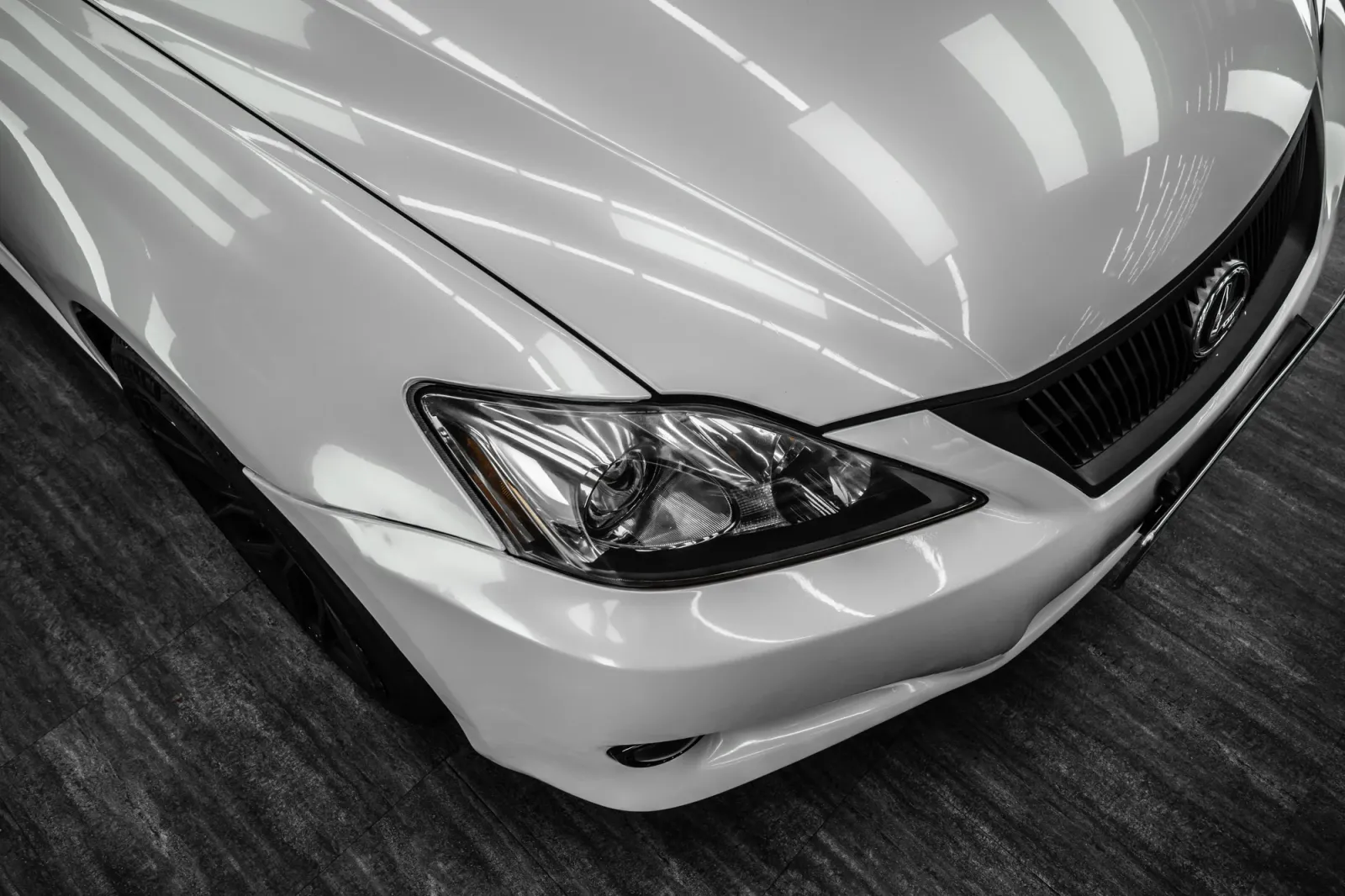 Lexus IS250C Gloss Pearl White bóng chi tiết bề mặt ngoại thất