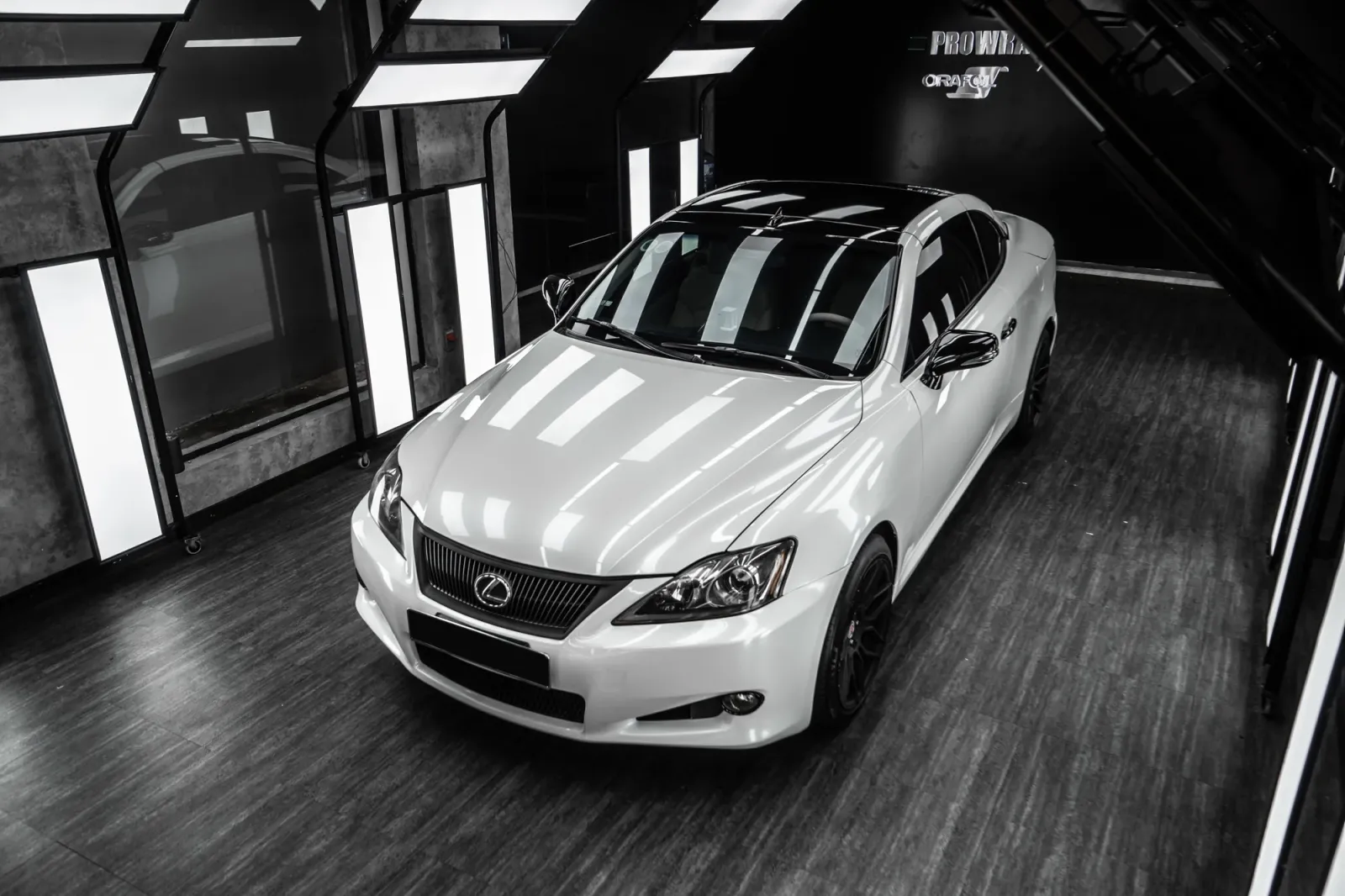 Dán đổi màu xe Lexus IS250C Gloss Pearl White toàn bộ ngoại thất