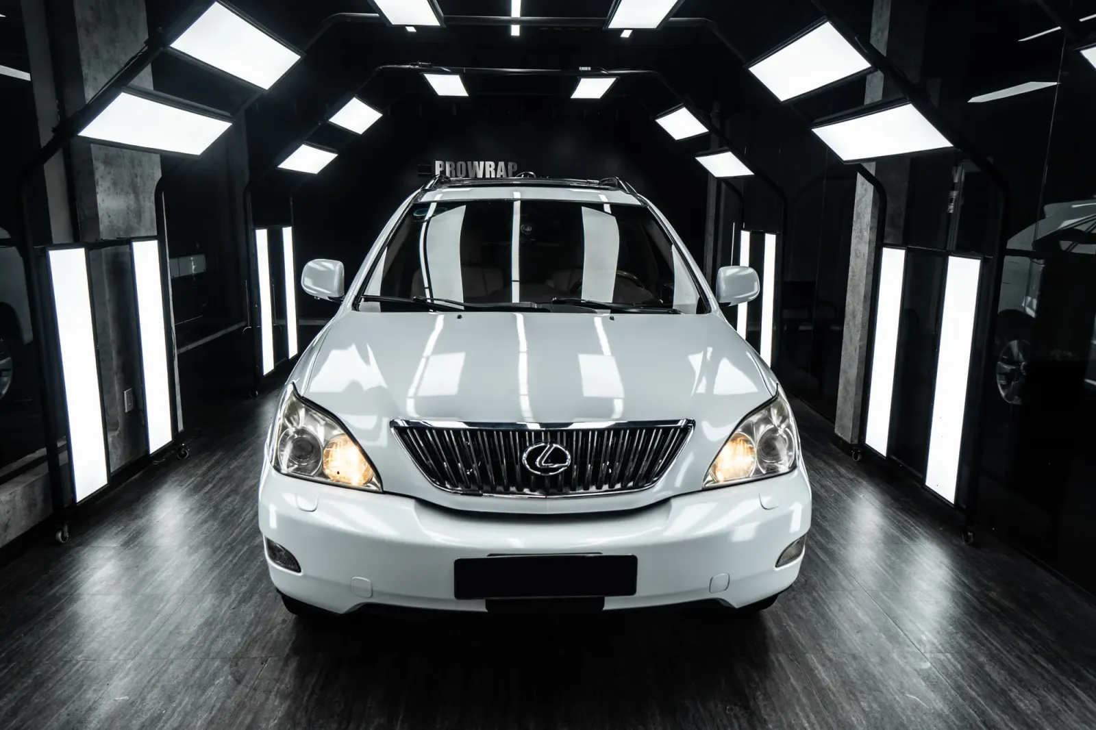 Dán đổi màu xe Lexus RX350 Gloss Pearl White chi tiết đầu xe và lưới tản nhiệt