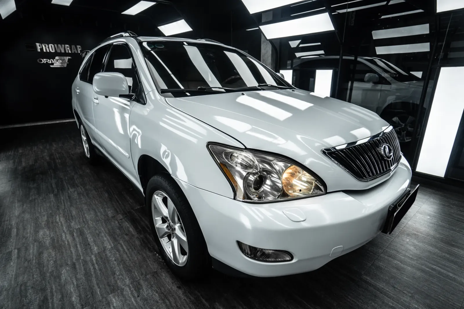 Dán đổi màu xe Lexus RX350 Gloss Pearl White toàn bộ thân xe
