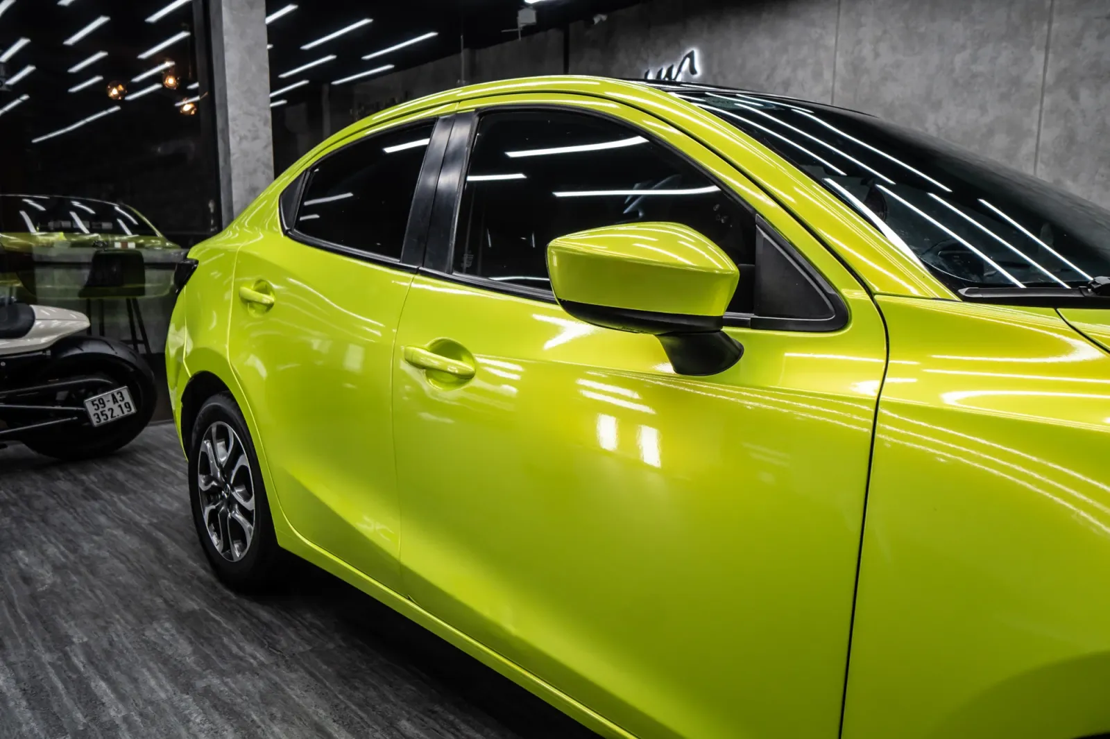 Kia Mazda 2 Gloss Magic Apple Green bóng chi tiết bề mặt ngoại thất