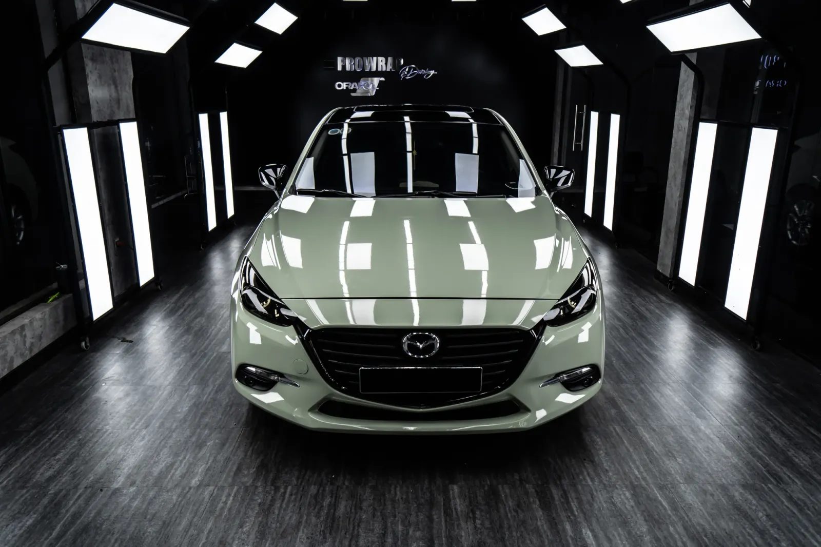 Dán đổi màu xe Mazda 3 Gloss Khaki Green chi tiết capo và đầu xe