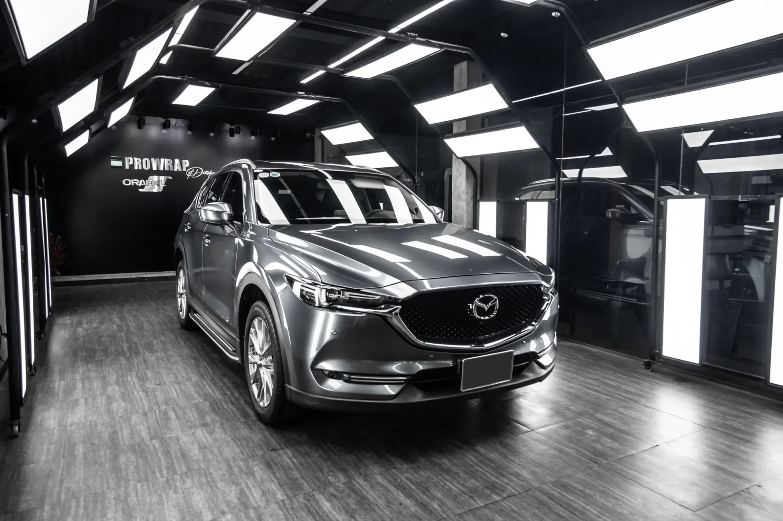Dán đổi màu xe Mazda CX-5 Gloss Space Gray góc 3/4 phía trước