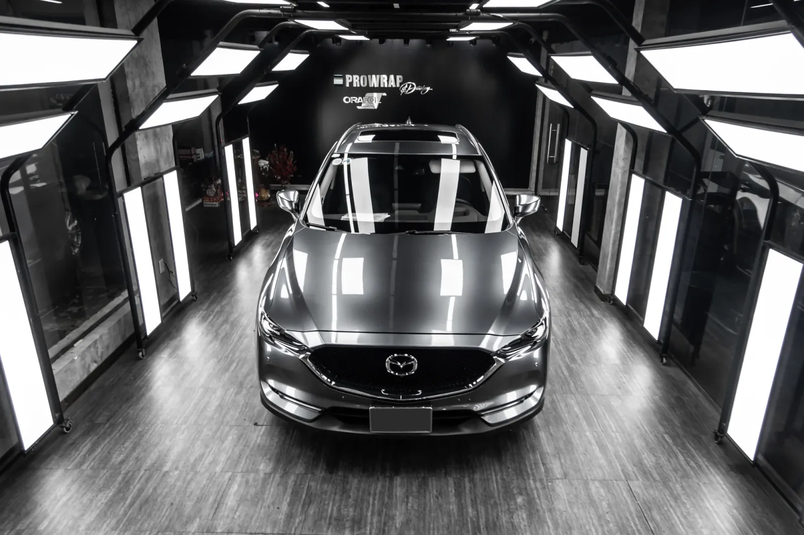 Mazda CX-5 dán đổi màu Gloss Space Gray góc chính diện