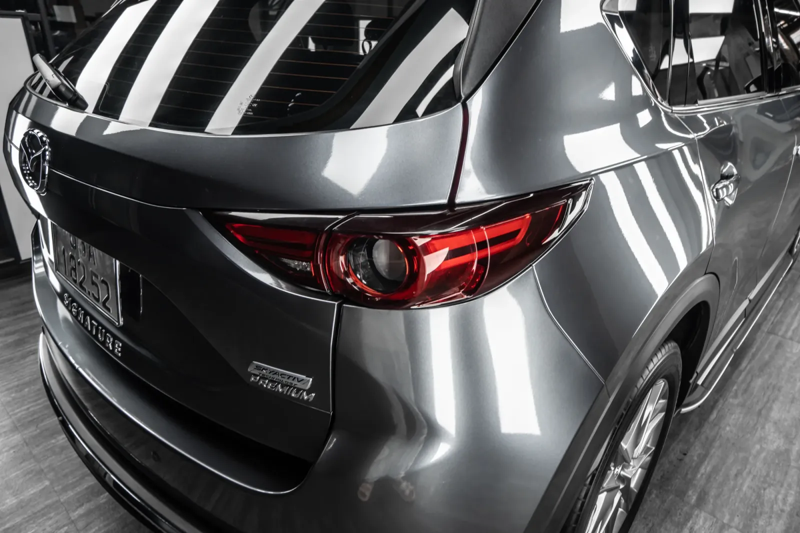 Dán đổi màu xe Mazda CX-5 Gloss Space Gray góc 3/4