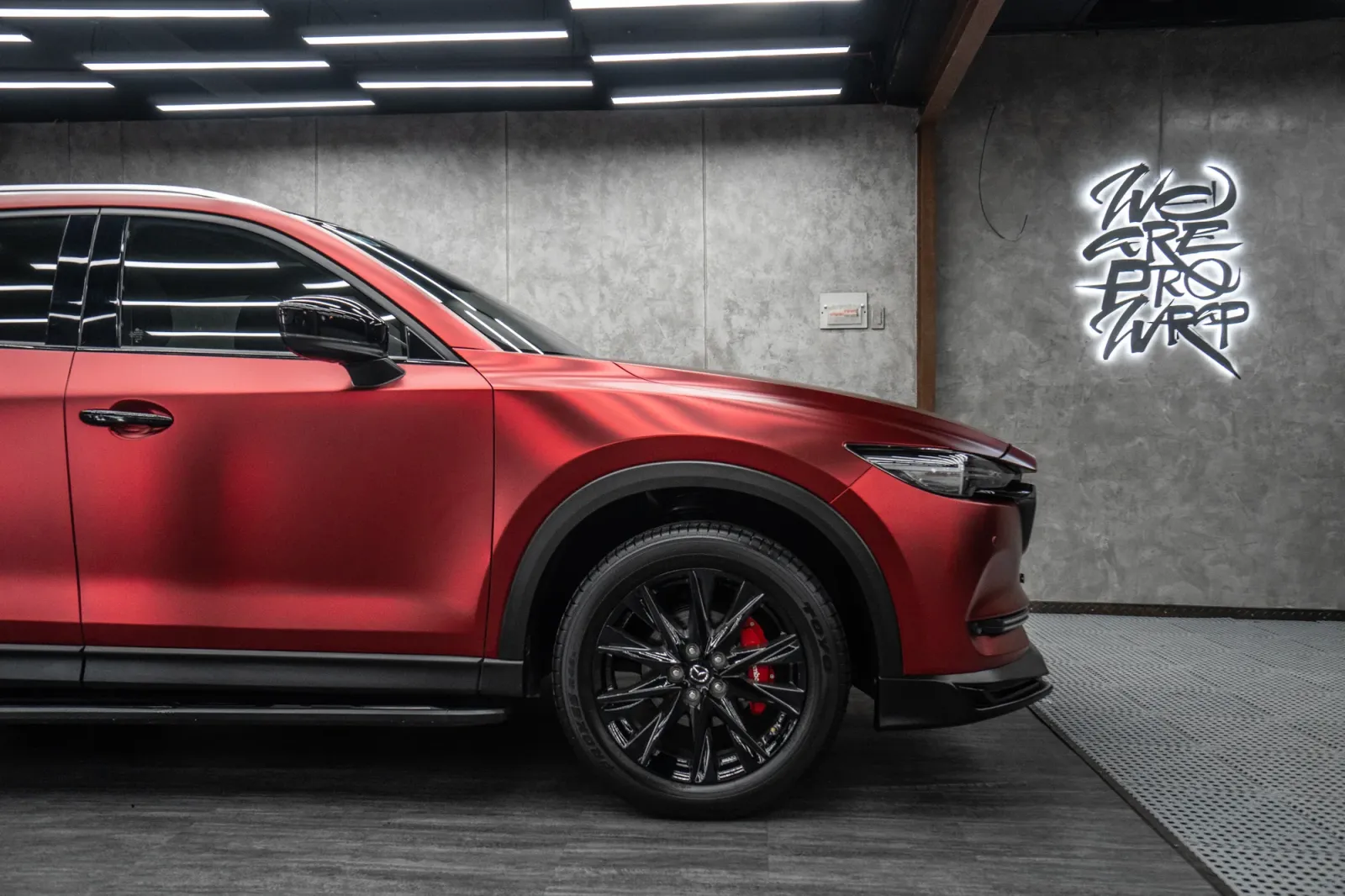 Dán đổi màu xe Mazda CX-5 Satin Dragon Red chi tiết thân xe và cửa