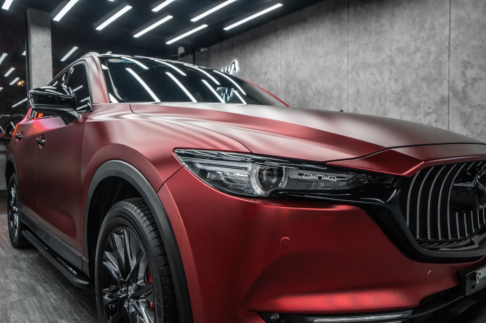 Dán đổi màu xe Mazda CX-5 Satin Dragon Red góc 3/4 phía trước