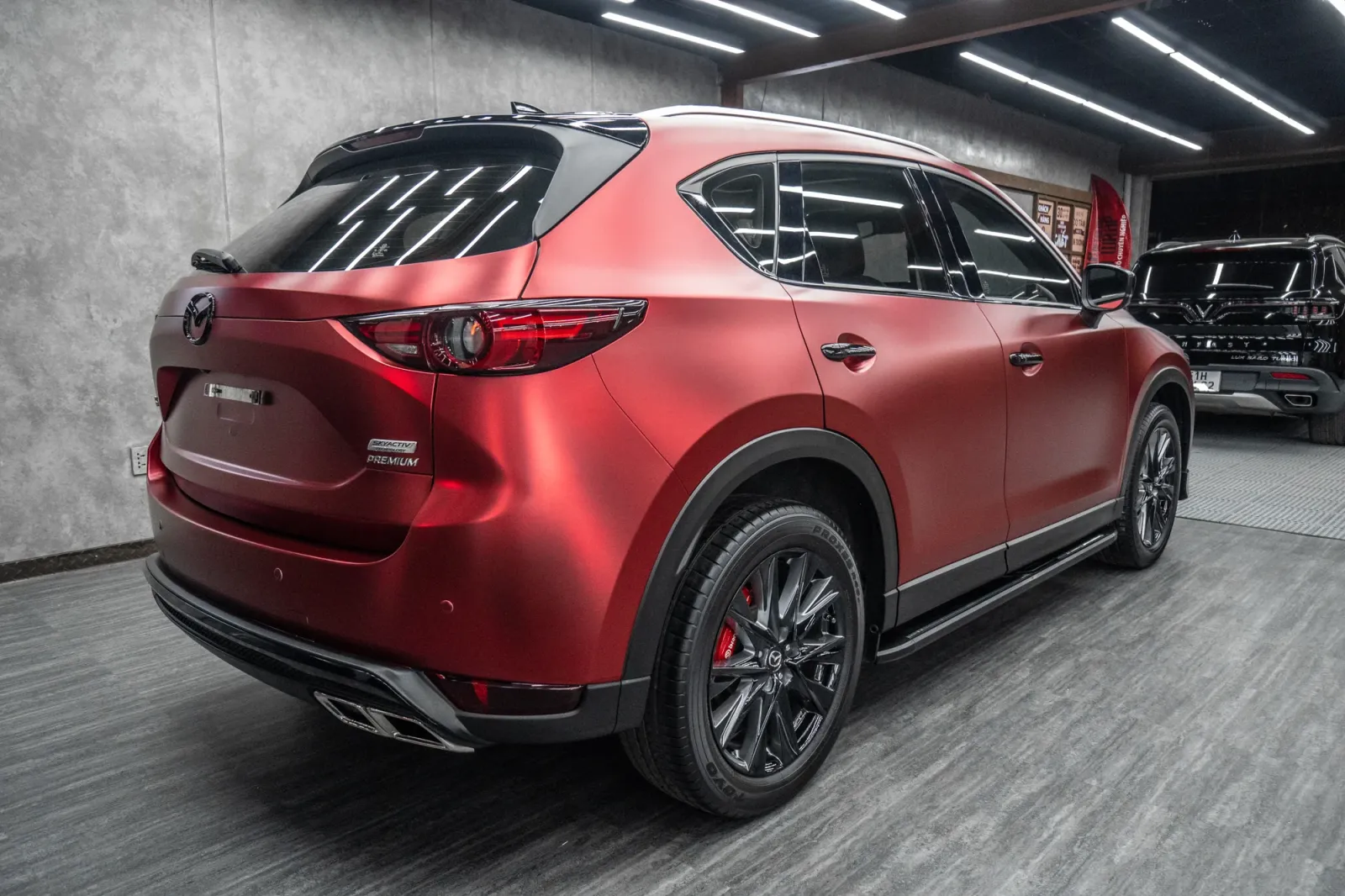 Dán đổi màu xe Mazda CX-5 Satin Dragon Red góc bên hông