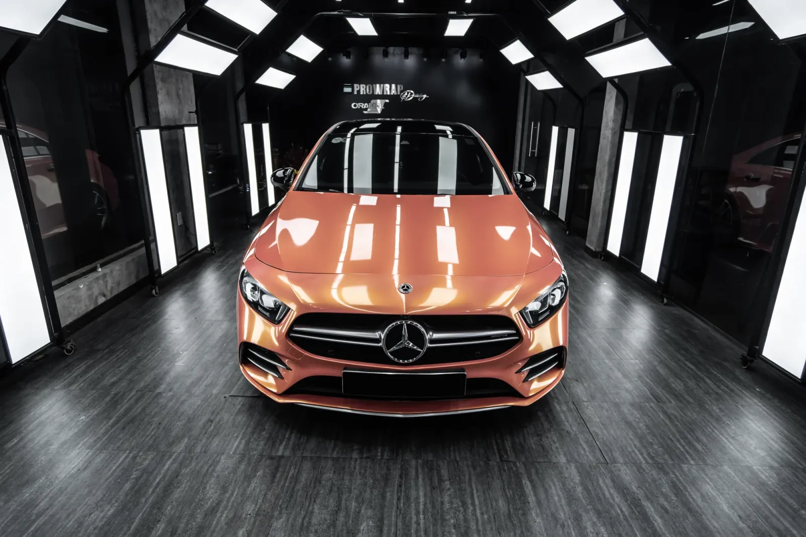 Dán đổi màu xe Mercedes-Benz A35 AMG Gloss Magic Orange Pink góc chính diện