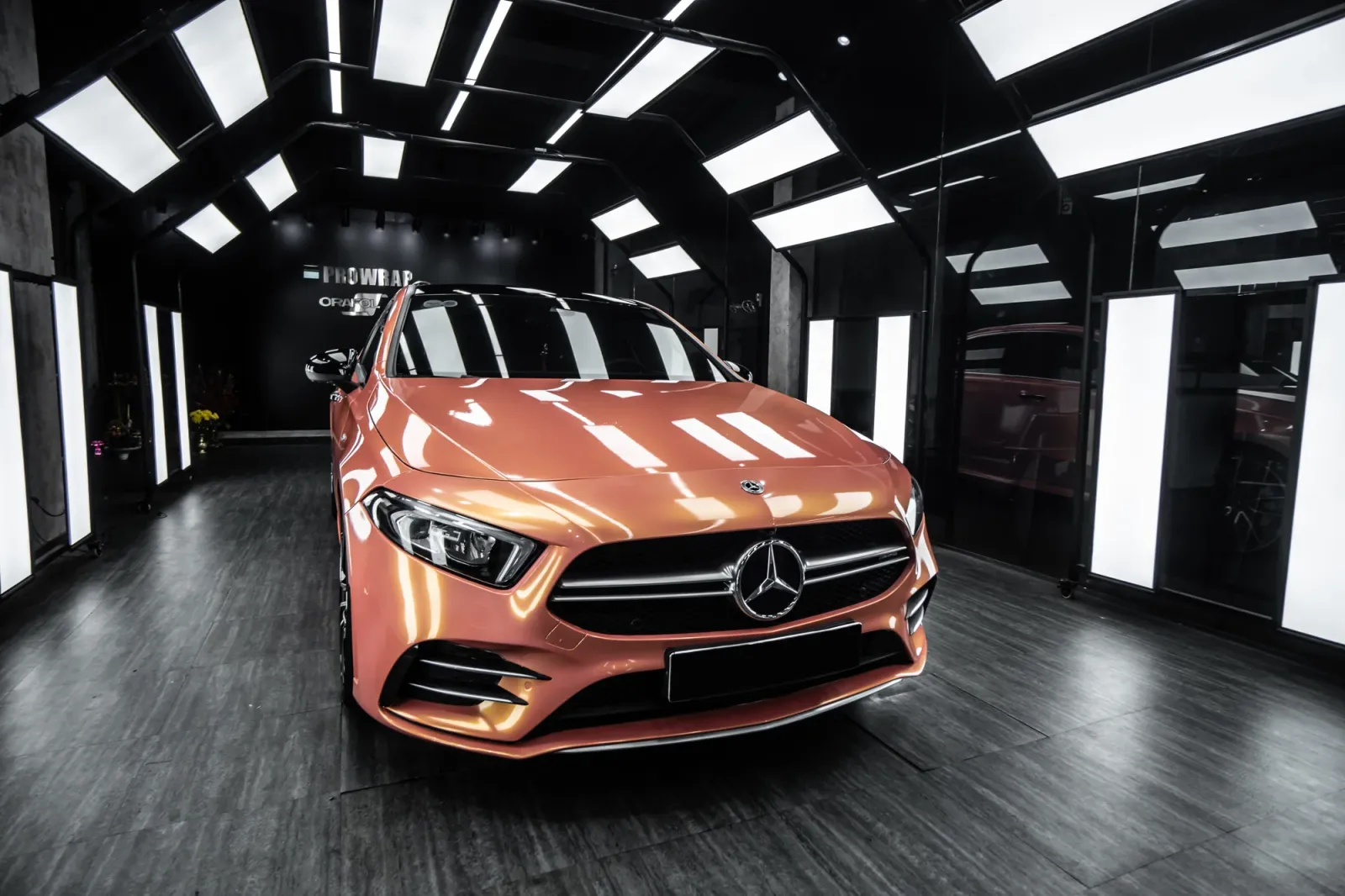 Dán đổi màu xe Mercedes-Benz A35 AMG Gloss Magic Orange Pink hoàn thiện tổng thể