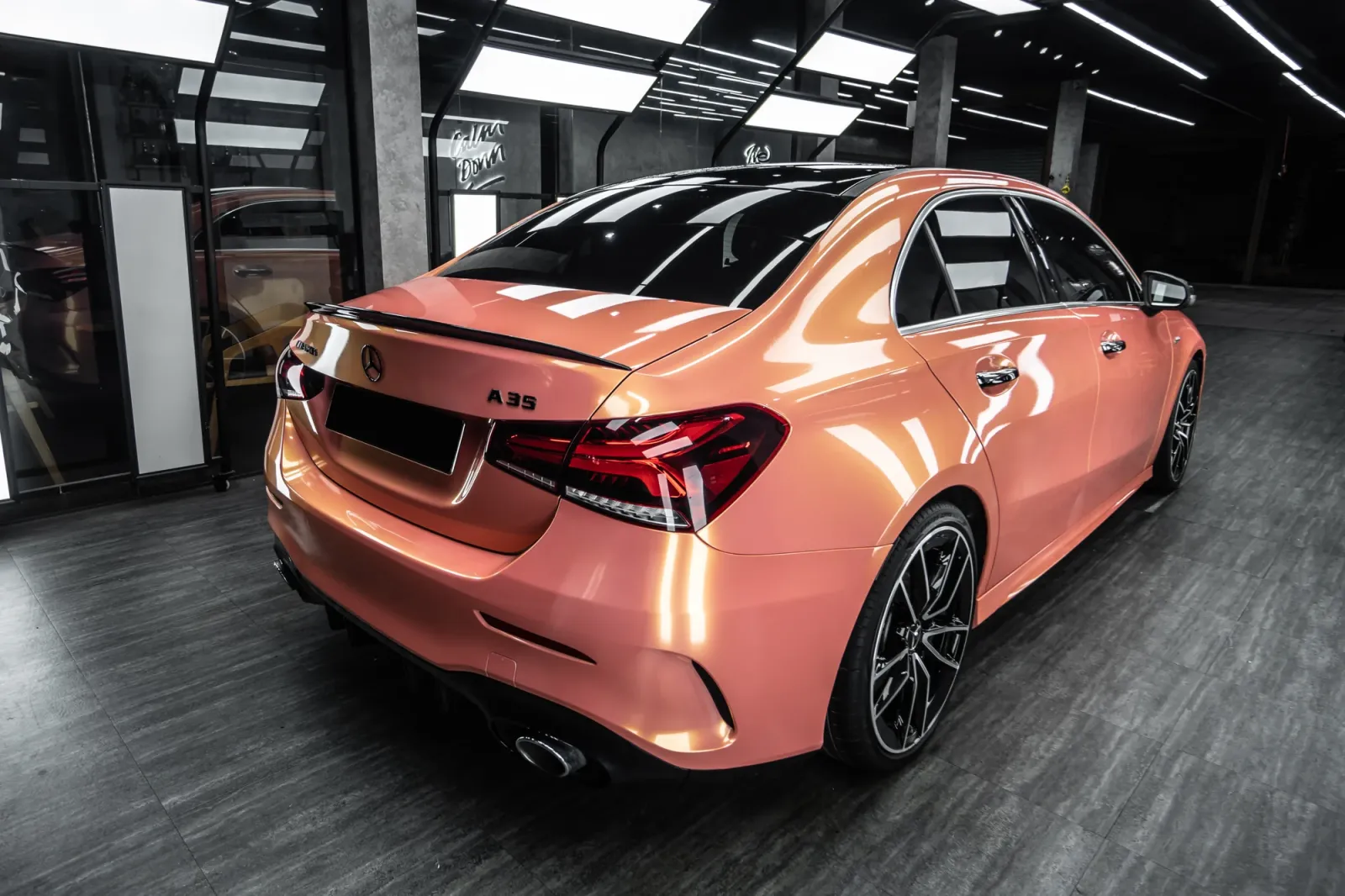 Dán đổi màu xe Mercedes-Benz A35 AMG Gloss Magic Orange Pink phần đuôi
