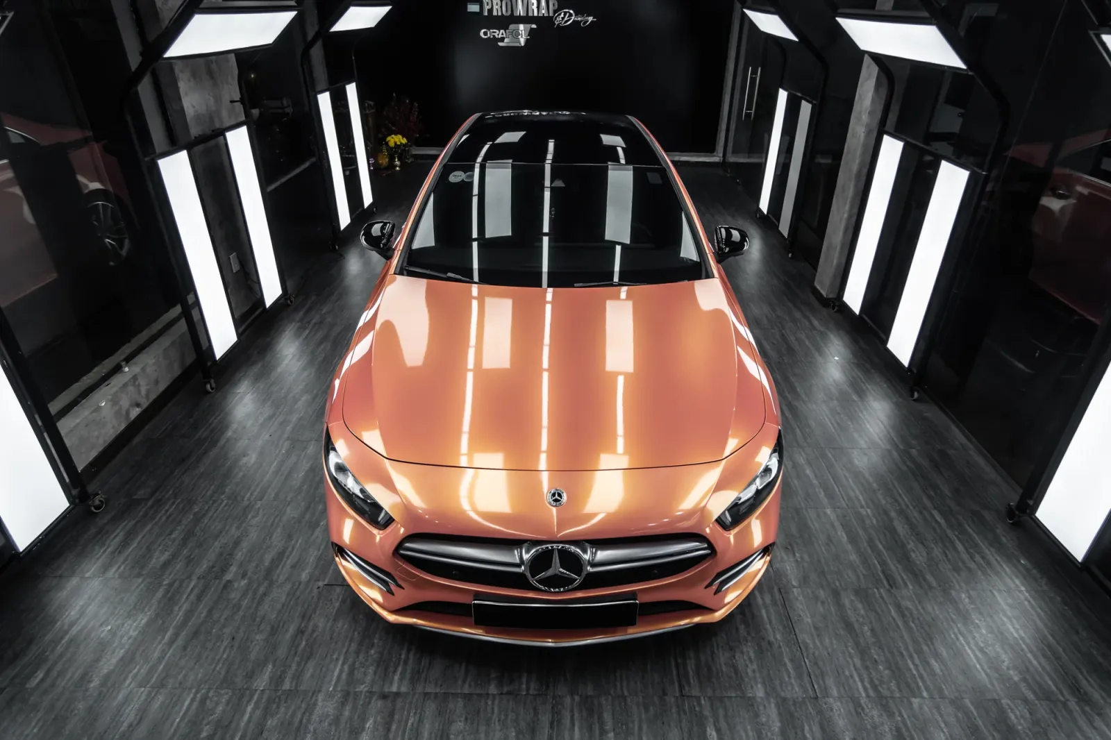 Dán đổi màu xe Mercedes-Benz A35 AMG Gloss Magic Orange Pink góc cao