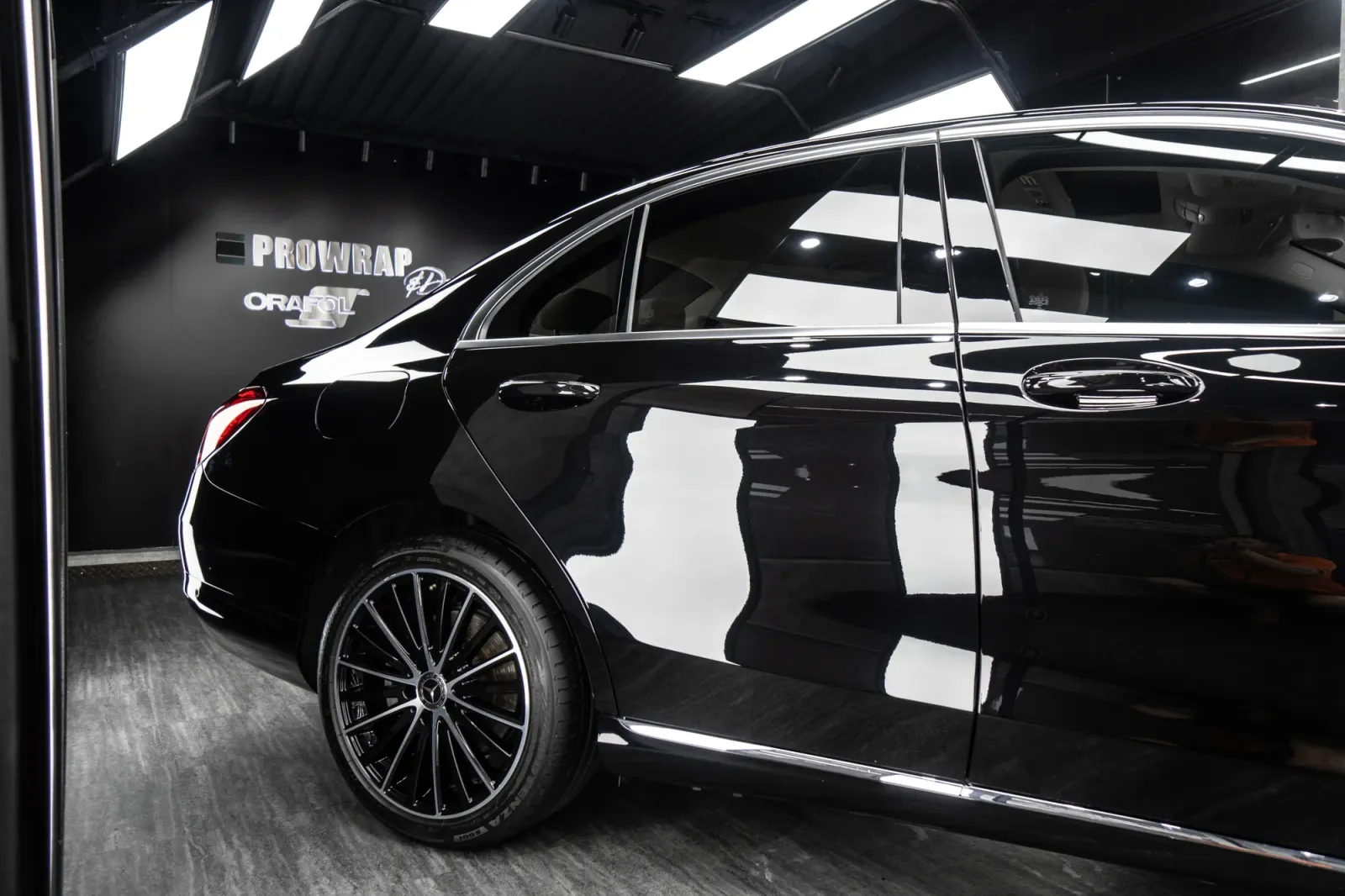 Mercedes C200 Gloss Black bóng chi tiết bề mặt ngoại thất