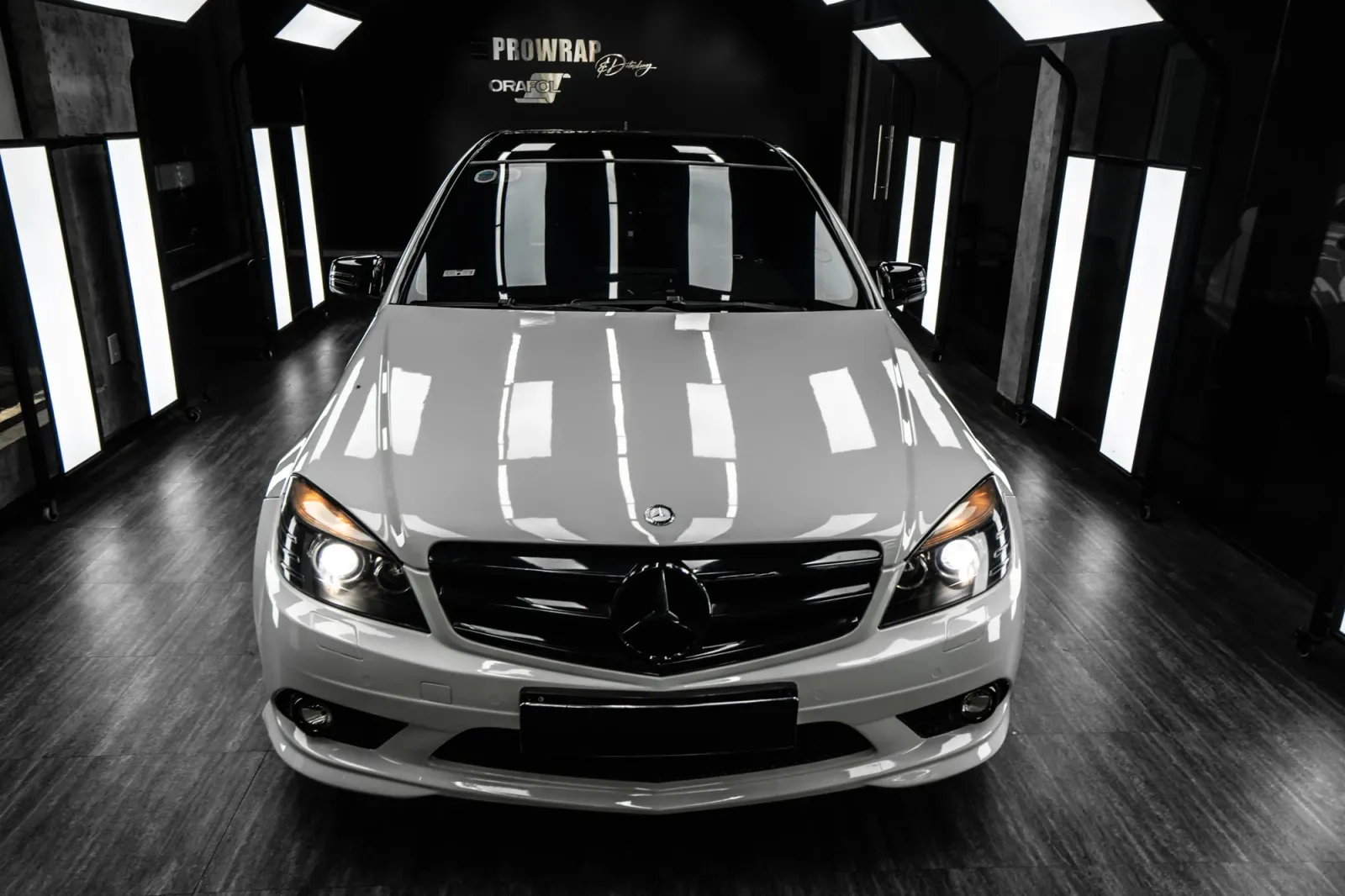 Dán đổi màu xe Mercedes-Benz C300 Gloss Chalk Gray phần đầu
