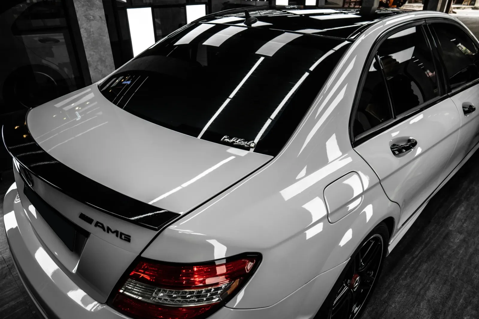 Dán đổi màu xe Mercedes-Benz C300 Gloss Chalk Gray chi tiết thân xe