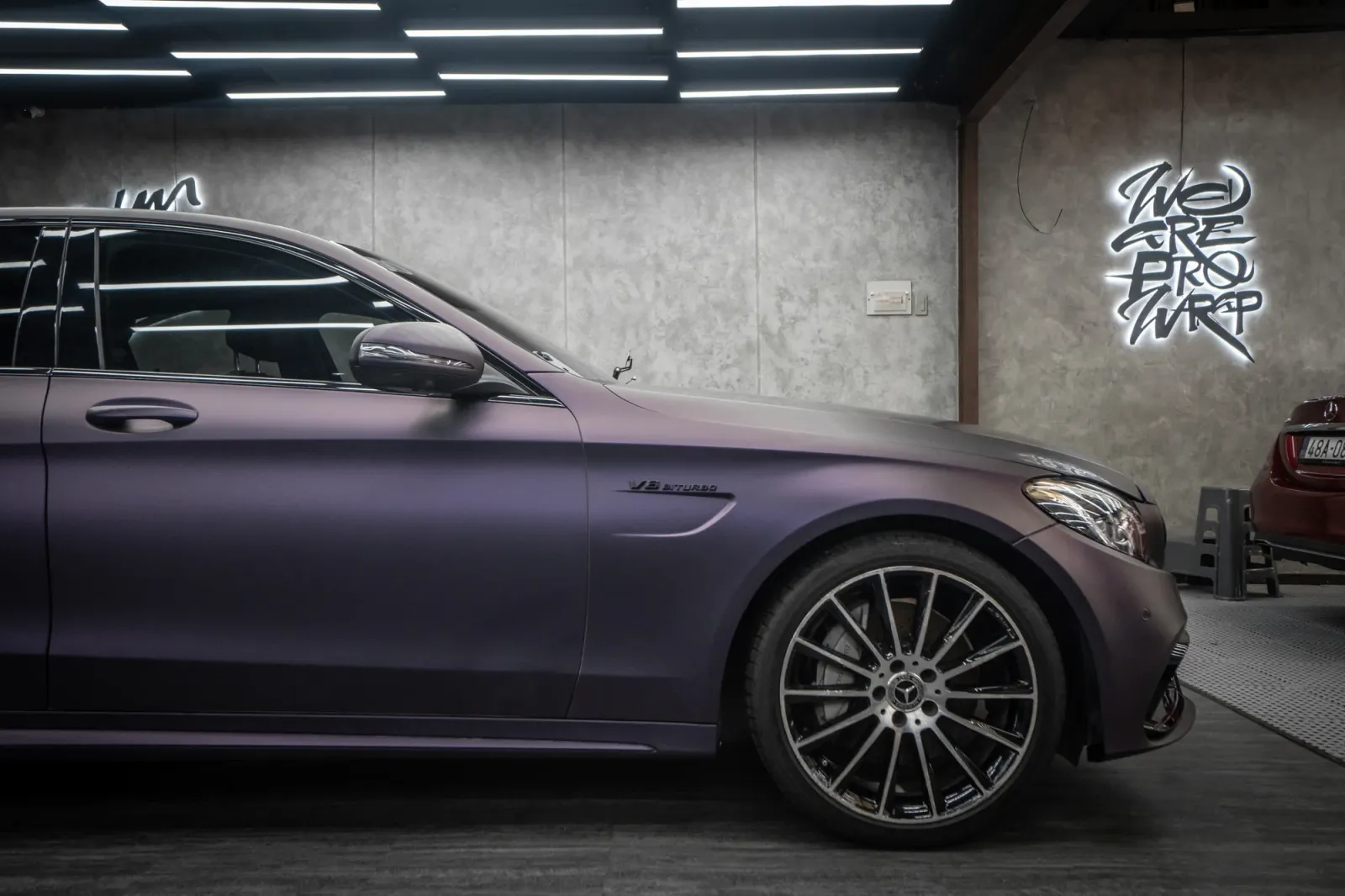 Dán đổi màu xe Mercedes C300 Matte Dark Violet toàn bộ thân xe