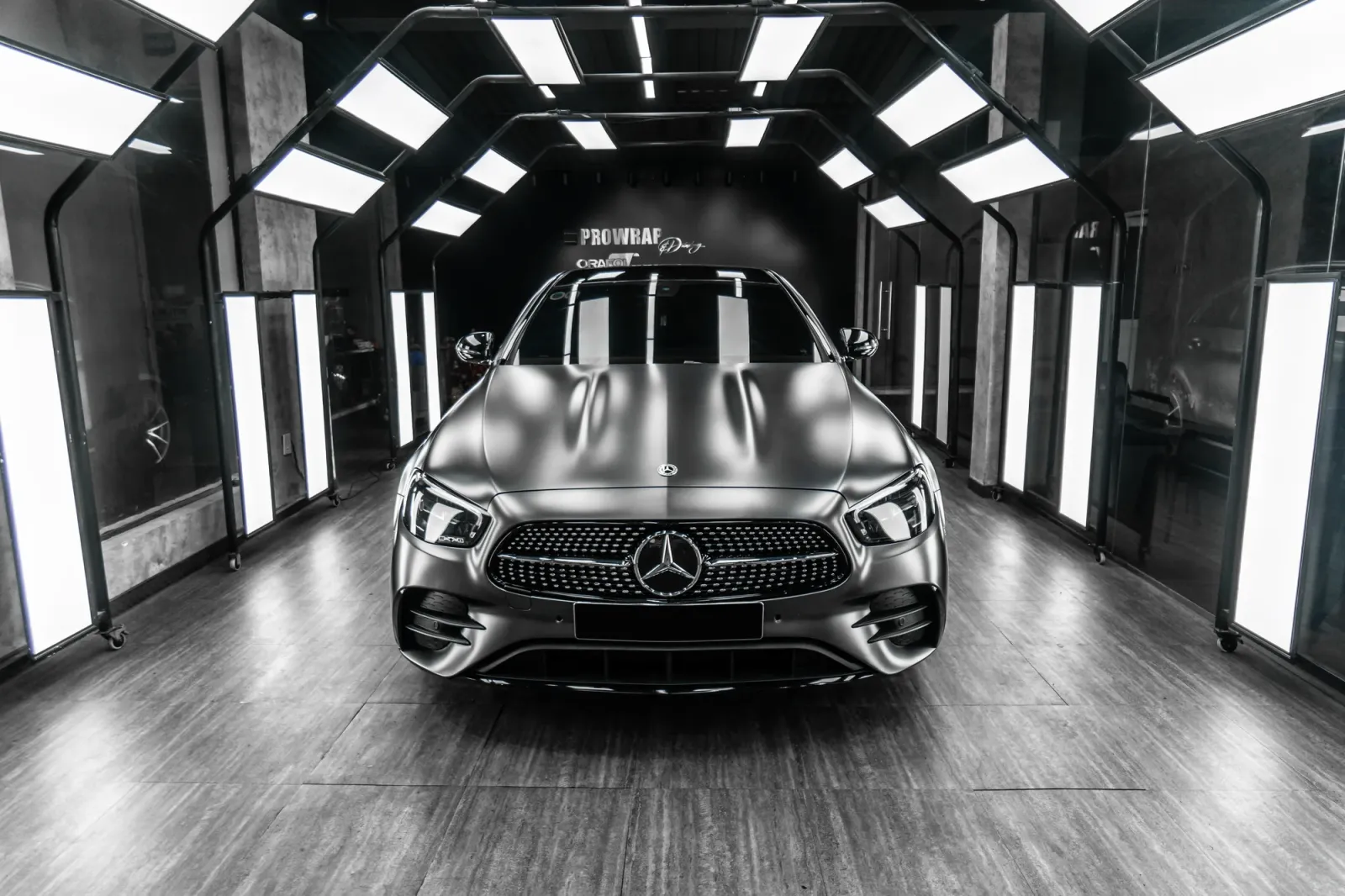 Mercedes-Benz E300 Matte AMG Gray sau khi dán đổi màu toàn thân