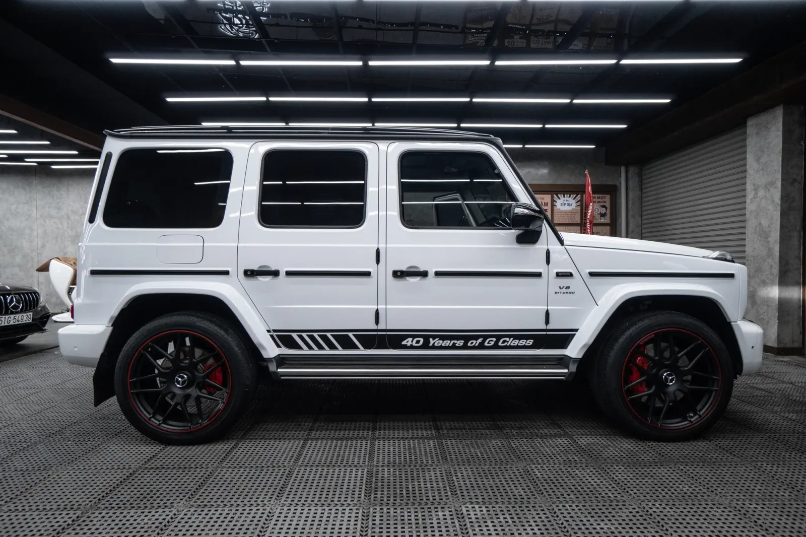 Dán đổi màu xe Mercedes-Benz G63 AMG Gloss White hoàn thiện tổng thể