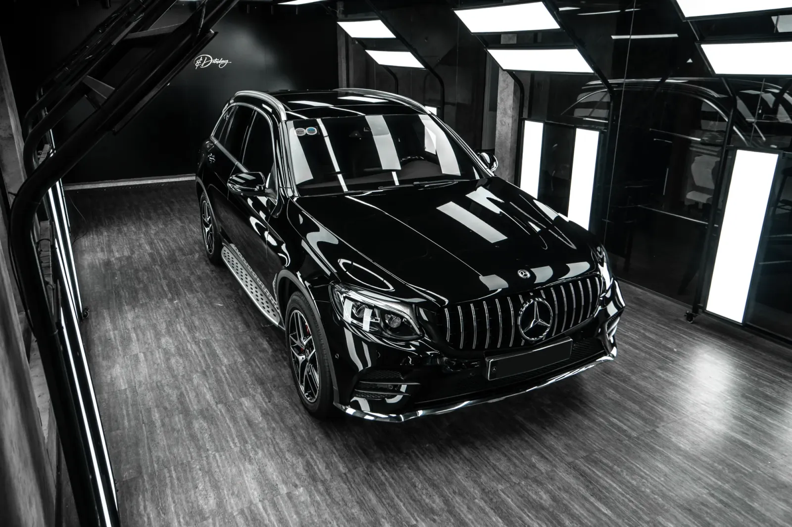 Dán đổi màu xe Mercedes-Benz GLC Gloss Black hoàn thiện tổng thể ngoại thất