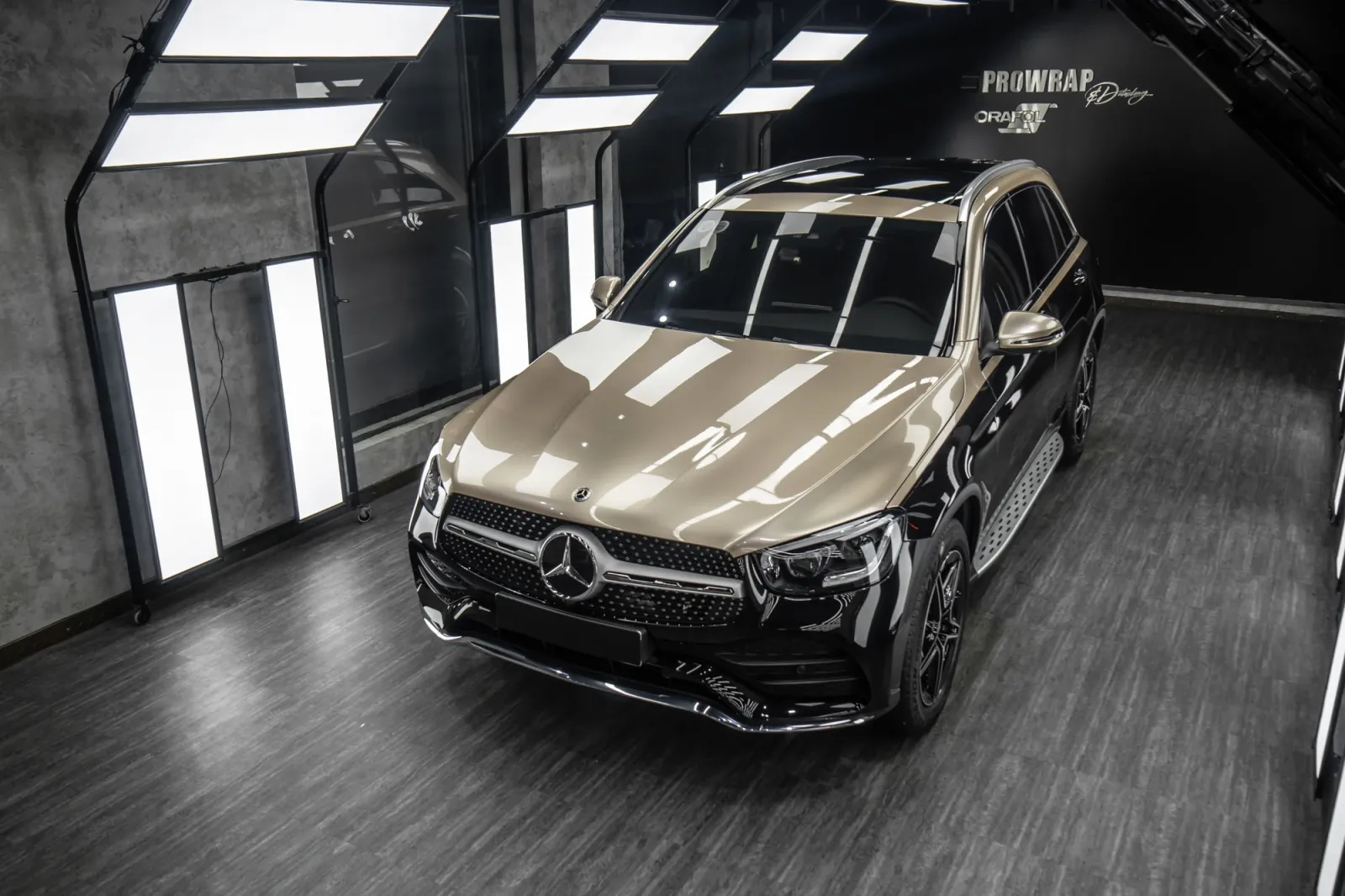 Mercedes GLC Champagne Gold chi tiết bề mặt và phối màu ngoại thất