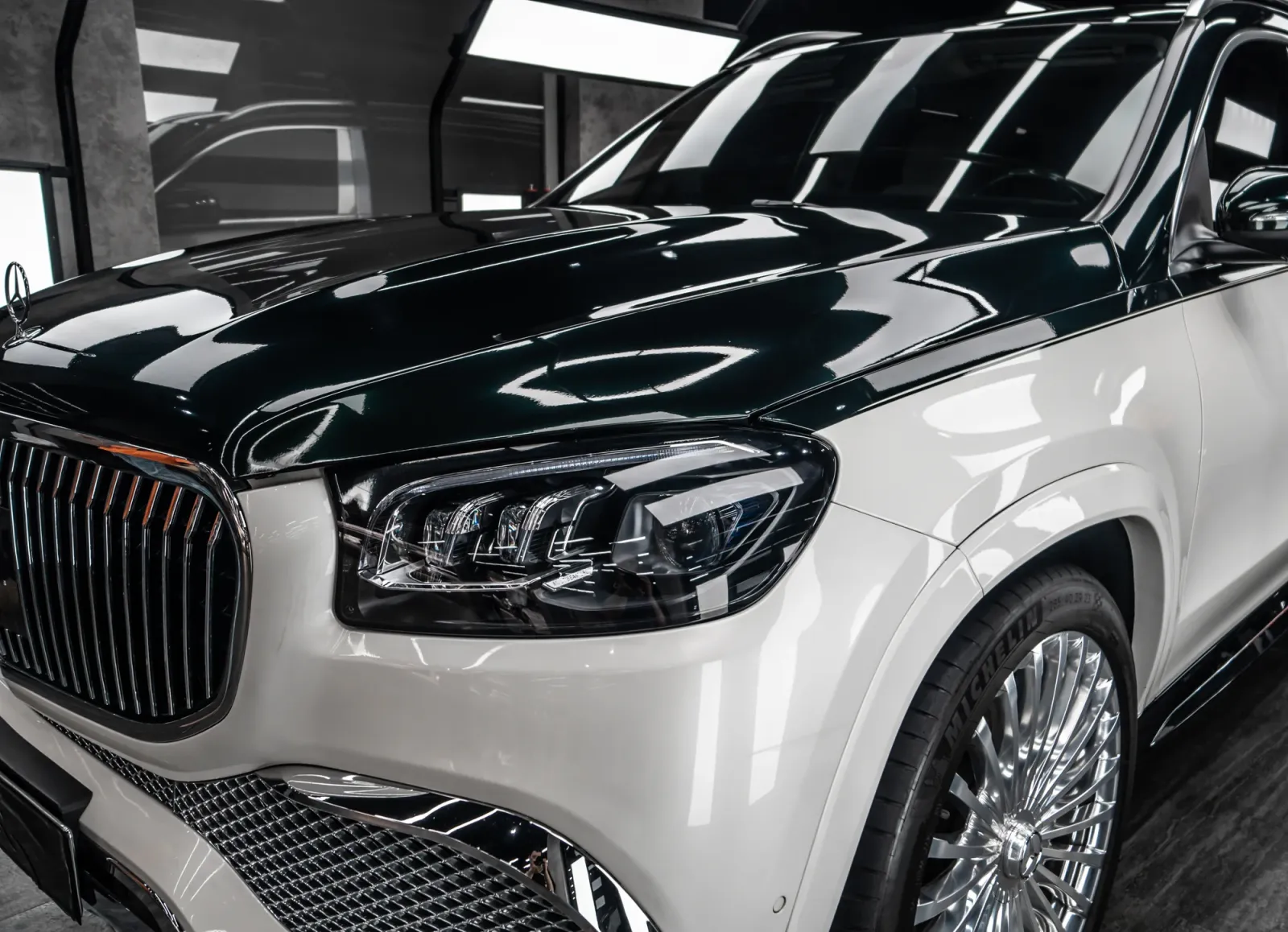 Dán đổi màu xe Mercedes-Maybach GLS 600 Two Tone White Emerald Green hoàn thiện tại ProWrap