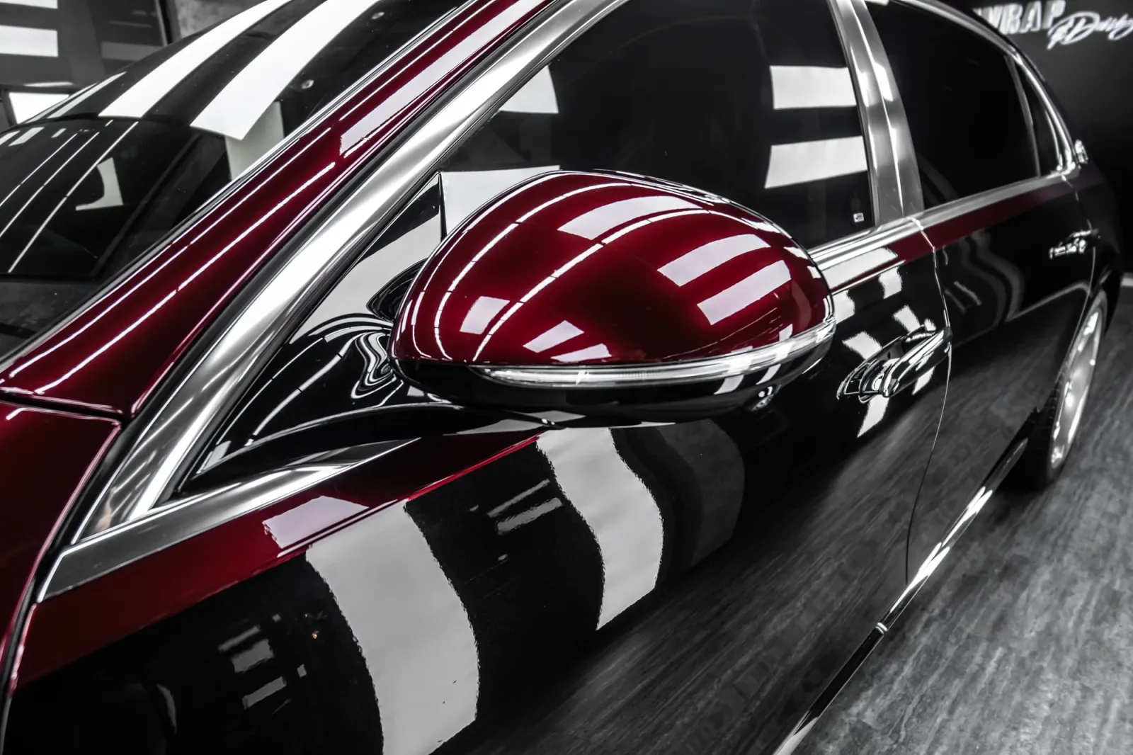 Dán đổi màu xe Mercedes-Maybach S450 Two Tone Black & Red thân xe