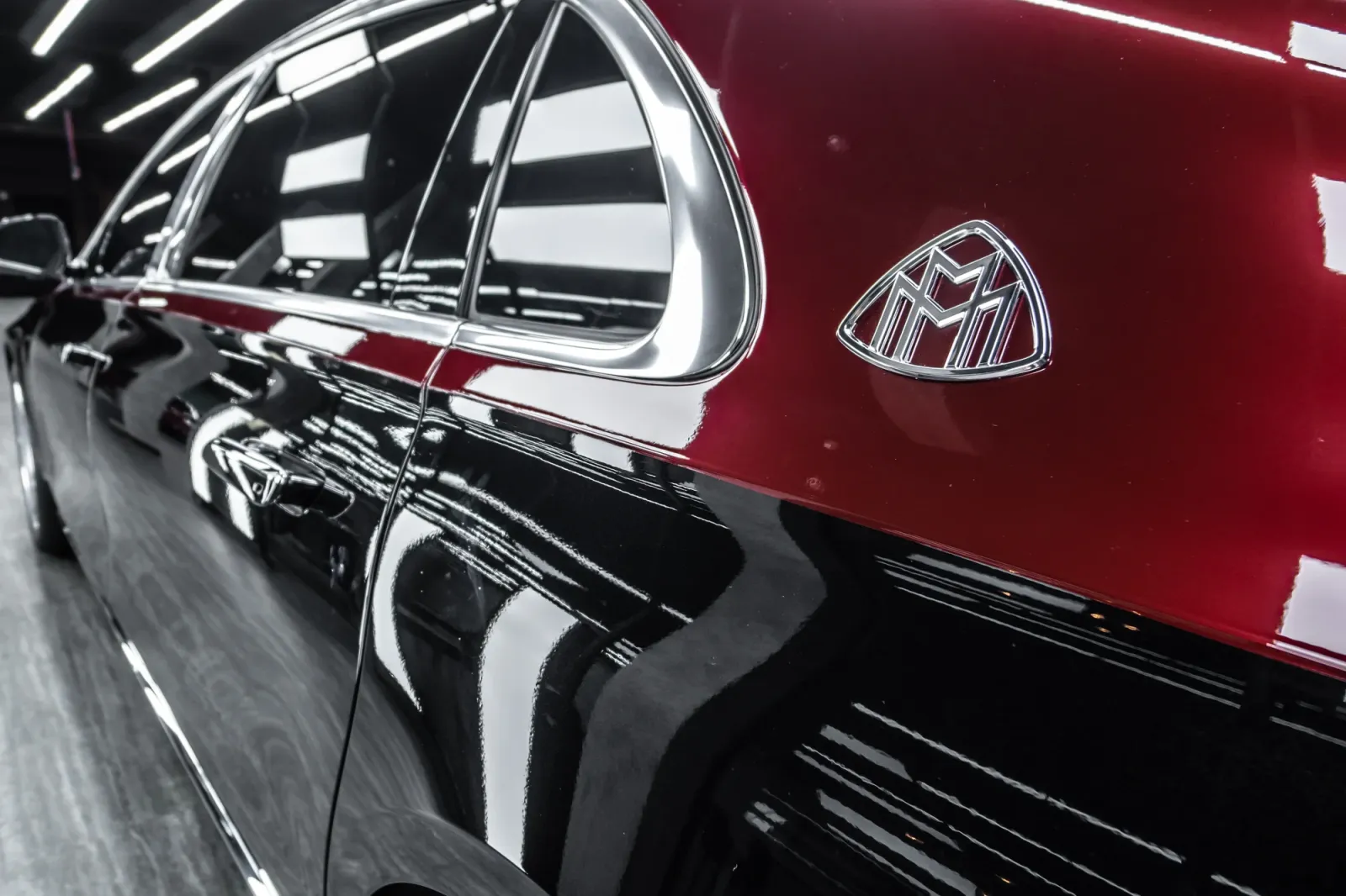 Mercedes-Maybach S450 Two Tone Black & Red chi tiết bề mặt Gloss