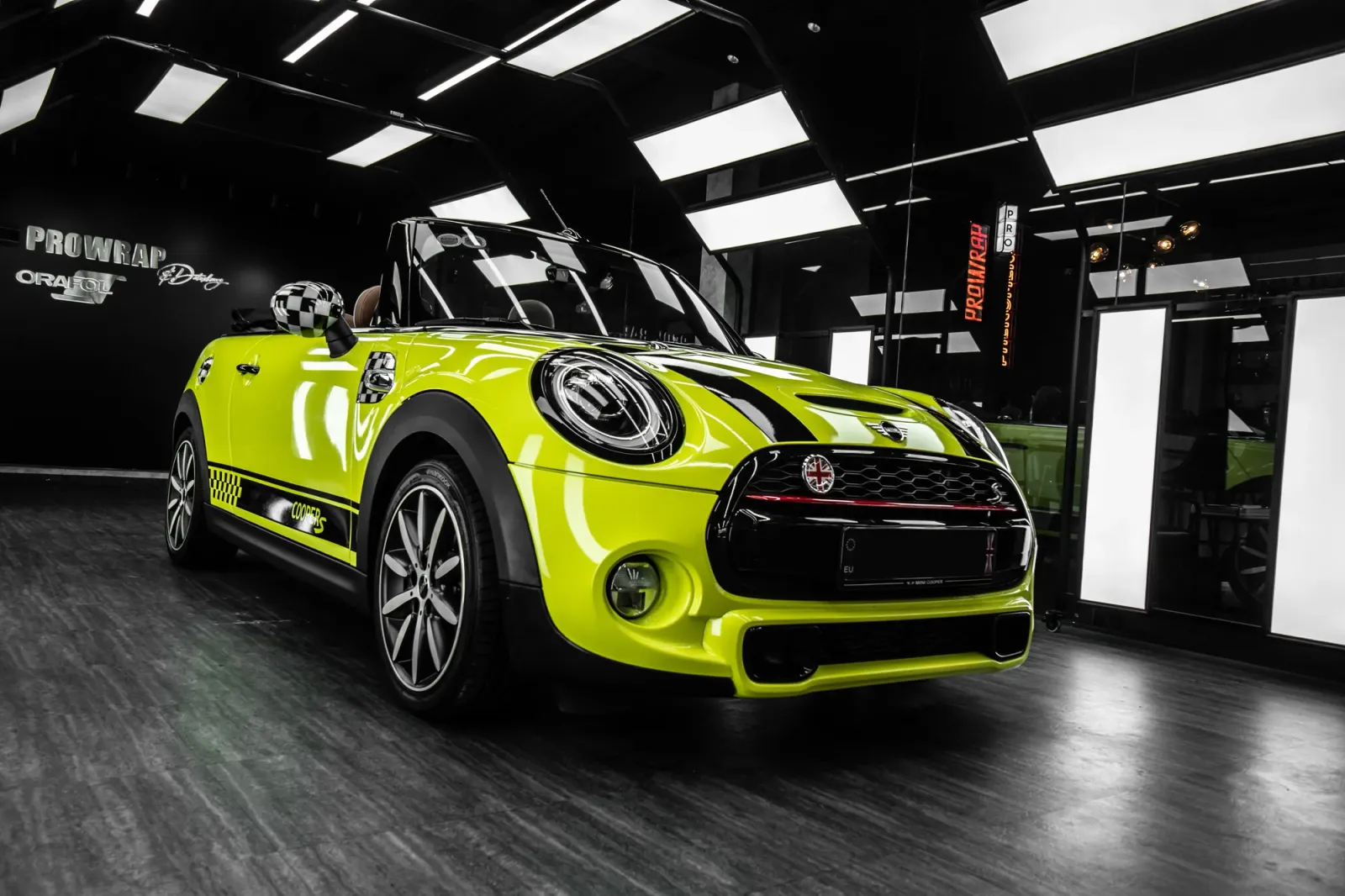 Dán đổi màu xe Mini Cooper S 3 cửa Gloss Neon Yellow góc 3/4 phía trước