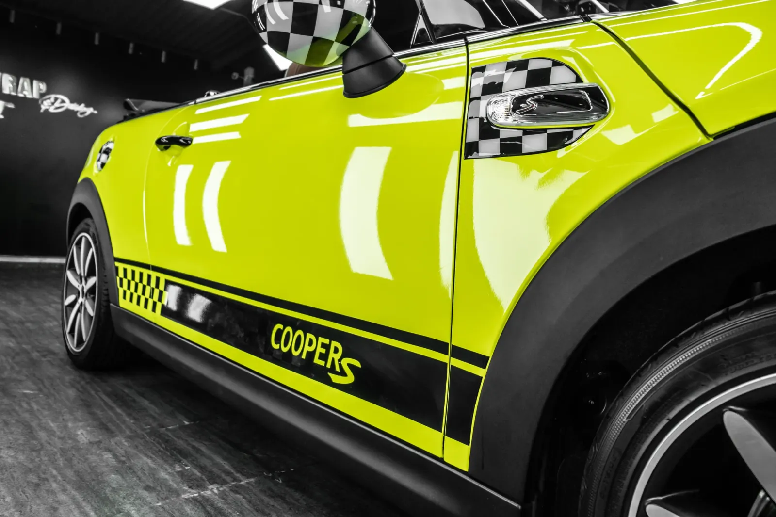 Dán đổi màu xe Mini Cooper S 3 cửa Gloss Neon Yellow toàn bộ thân xe