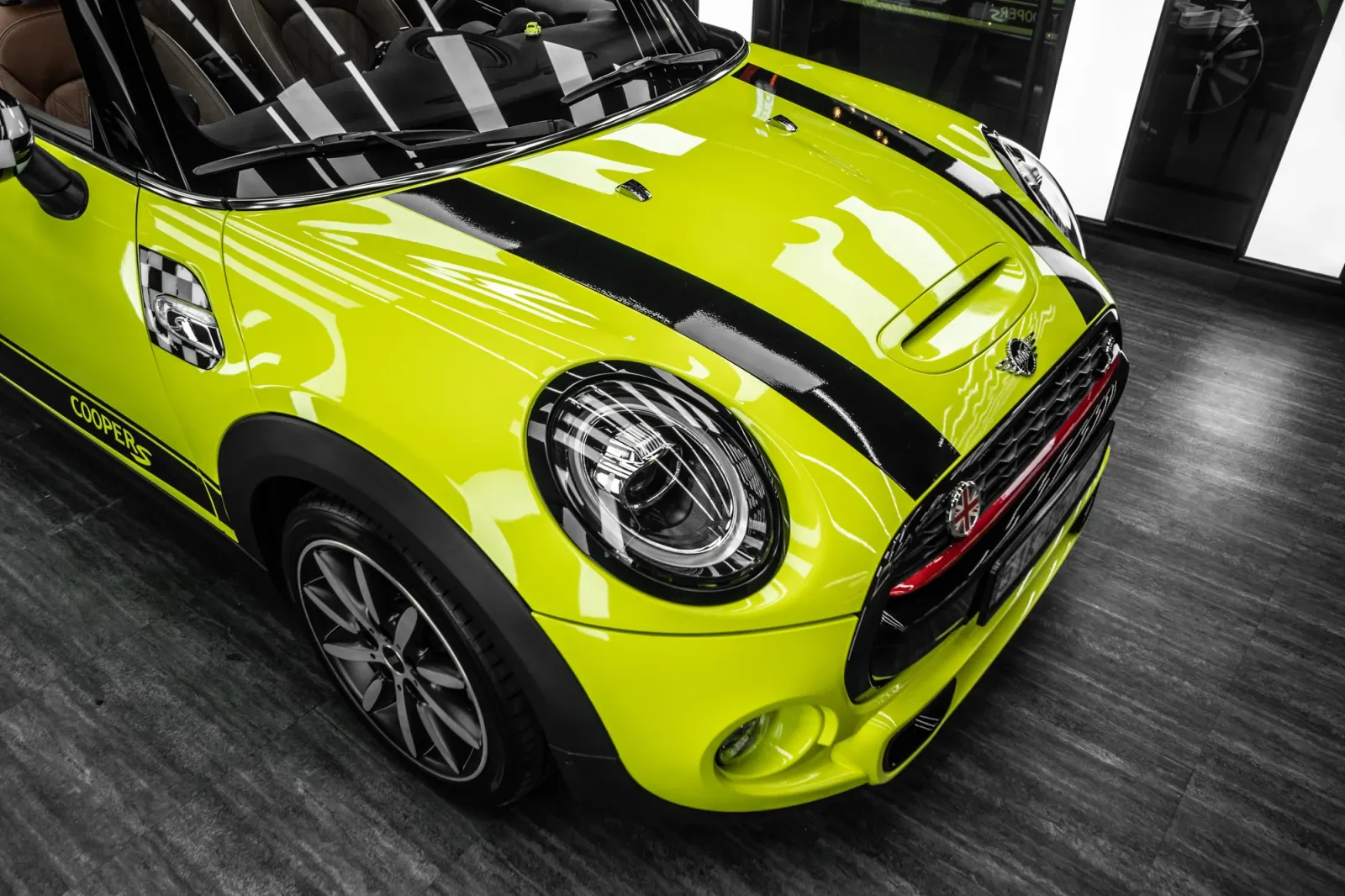 Dán đổi màu xe Mini Cooper S 3 cửa Gloss Neon Yellow chi tiết capo, đèn và cản trước