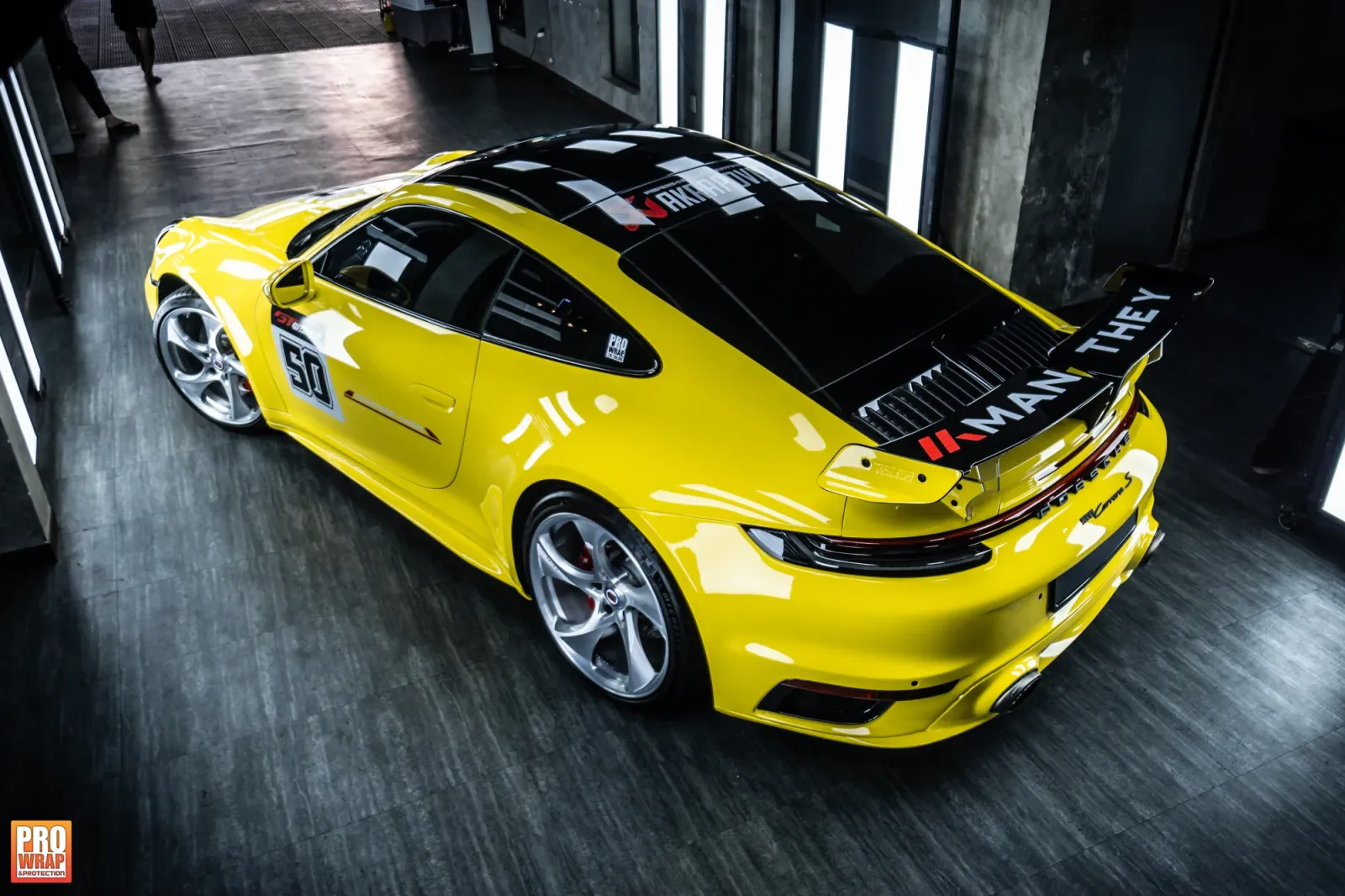 Thành phẩm dán đổi màu xe Porsche 911 Gloss Racing Yellow