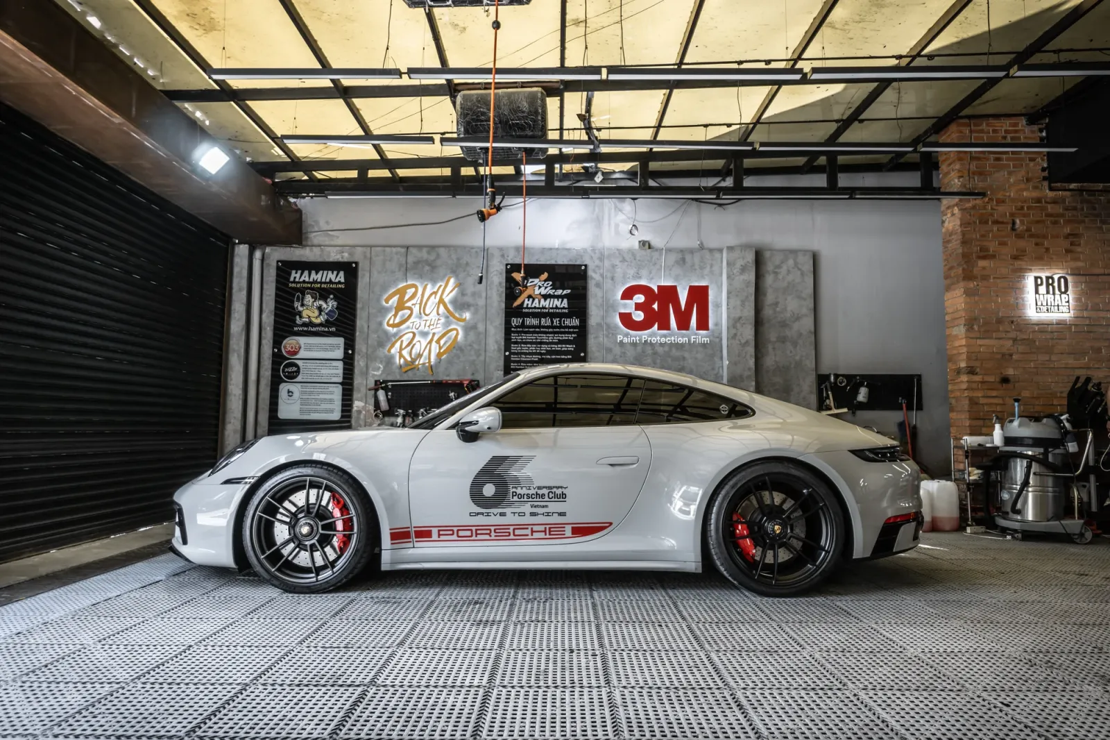 Dán đổi màu xe Porsche 911 GTS Gloss Crayon Gray tại ProWrap