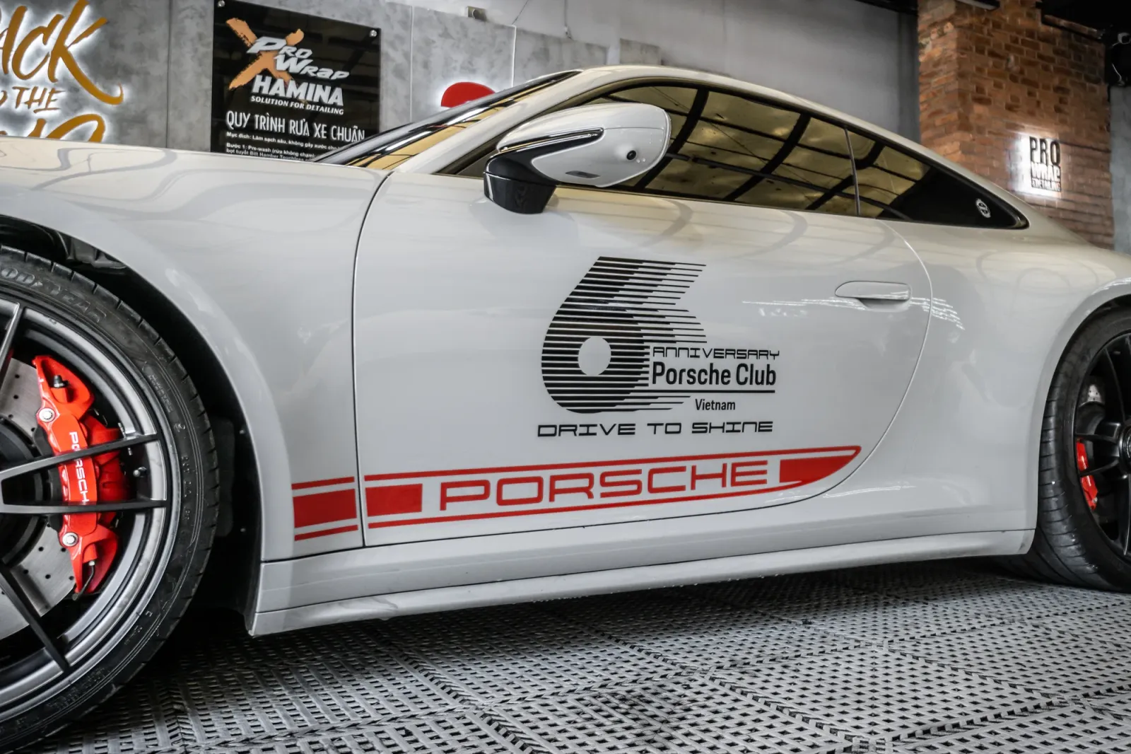 Porsche 911 GTS Gloss Crayon Gray sau khi dán đổi màu xe
