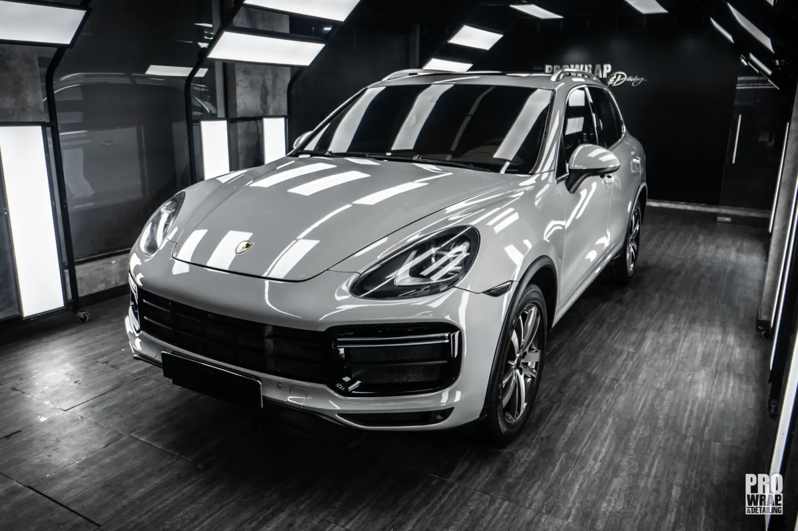 Dán đổi màu xe Porsche Cayenne Gloss Crayon Gray tại ProWrap