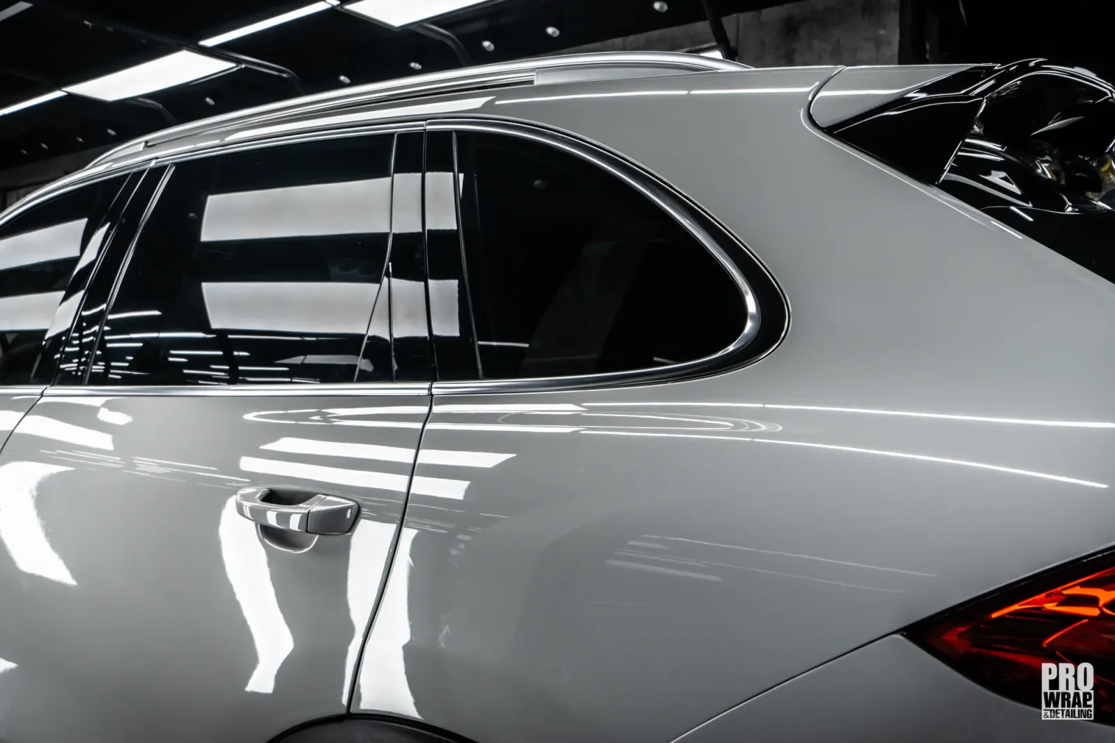 Thân xe Porsche Cayenne Gloss Crayon Gray hoàn thiện tại ProWrap