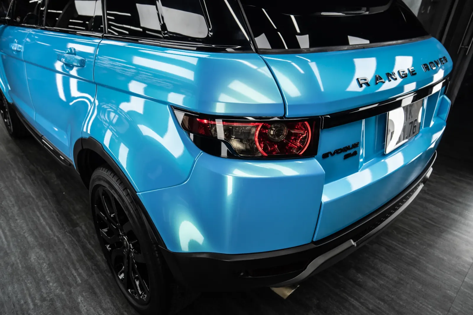 Dán đổi màu xe Range Rover Sport Gloss Sky Blue Metallic góc đuôi phía sau