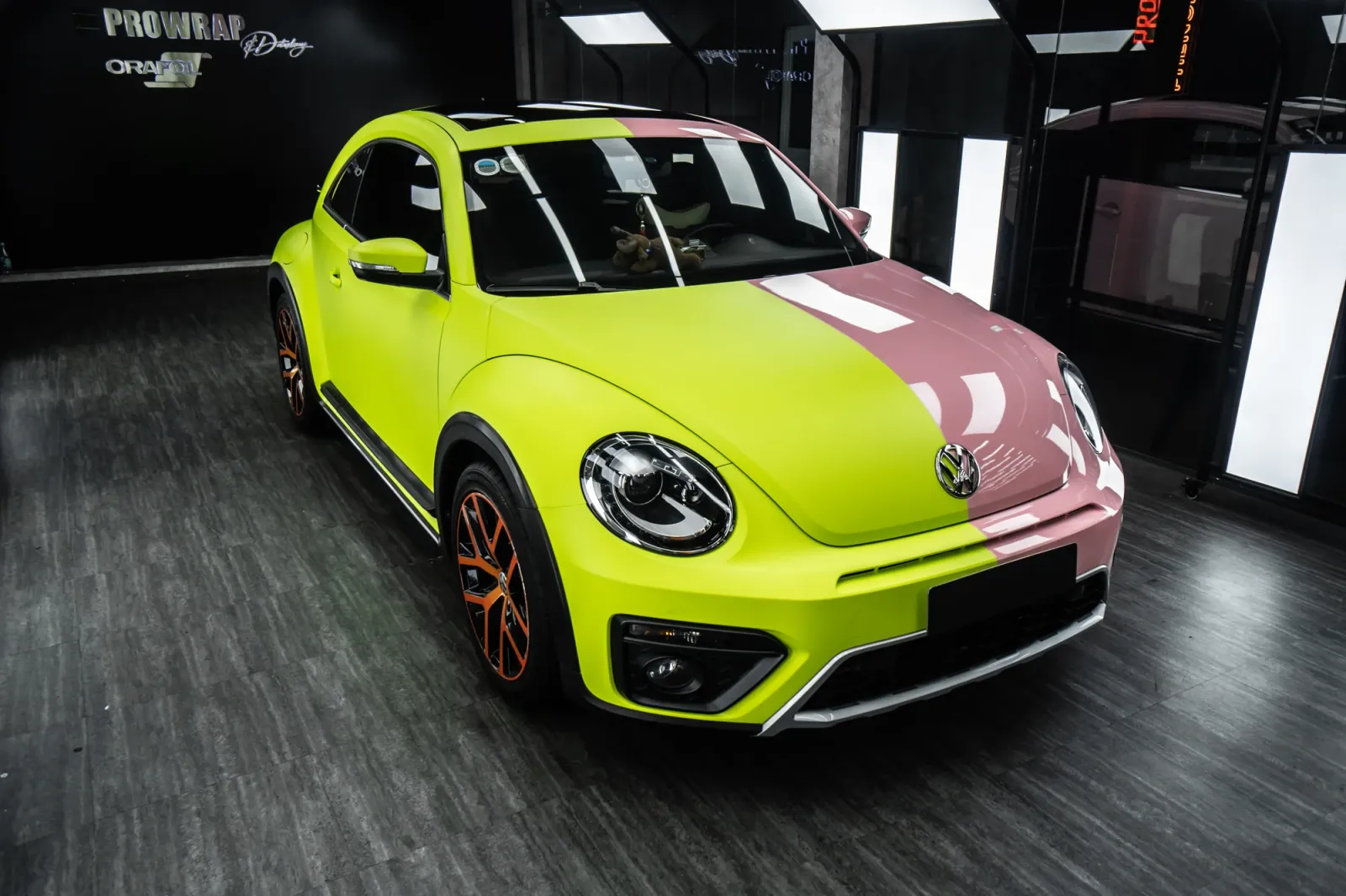 Volkswagen Beetle dán đổi màu xe Two Tone Lime Green Pastel Pink