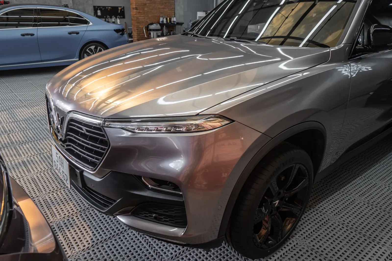 VinFast Lux SA Gloss Ash Gray chi tiết đầu xe sau khi wrap