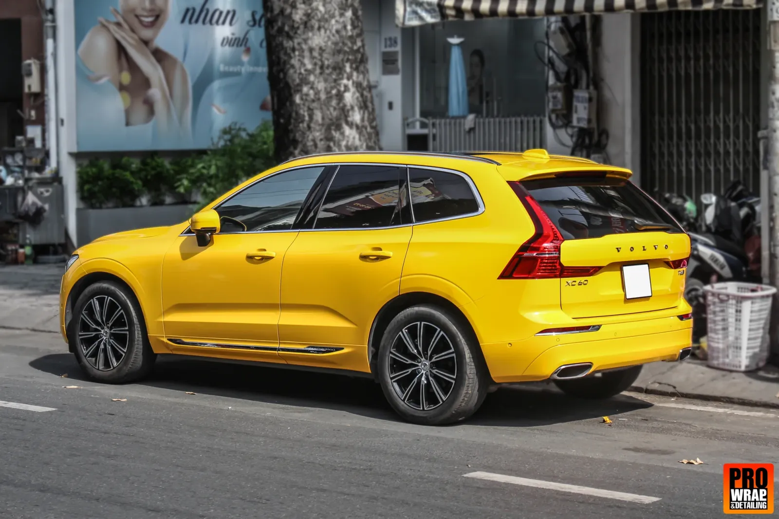 Dán đổi màu xe Volvo XC60 Gloss Sun Yellow góc 3/4 phía sau
